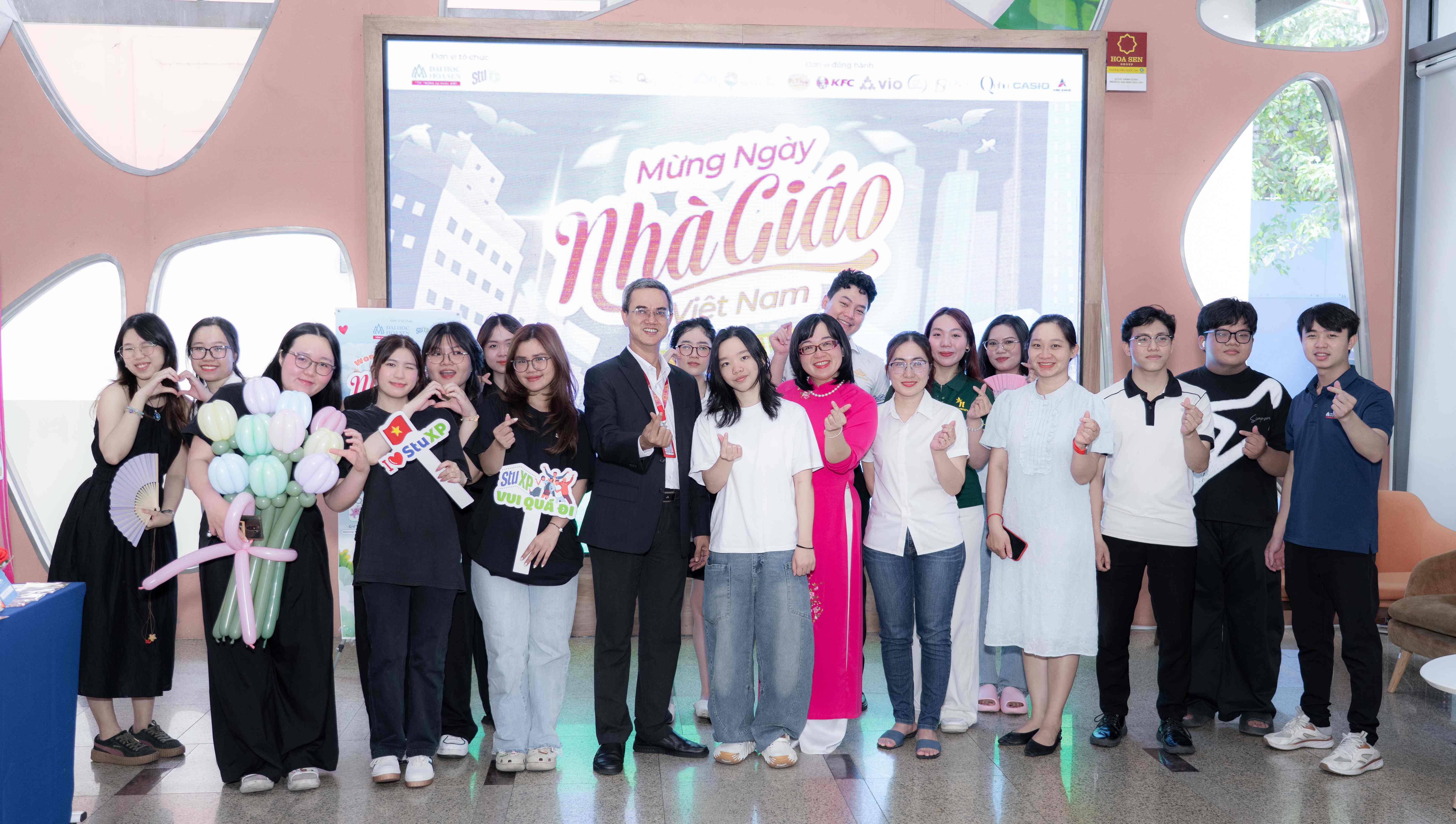 Mừng Ngày Nhà giáo Việt Nam 20/11: Lan tỏa yêu thương qua những món quà sáng tạo