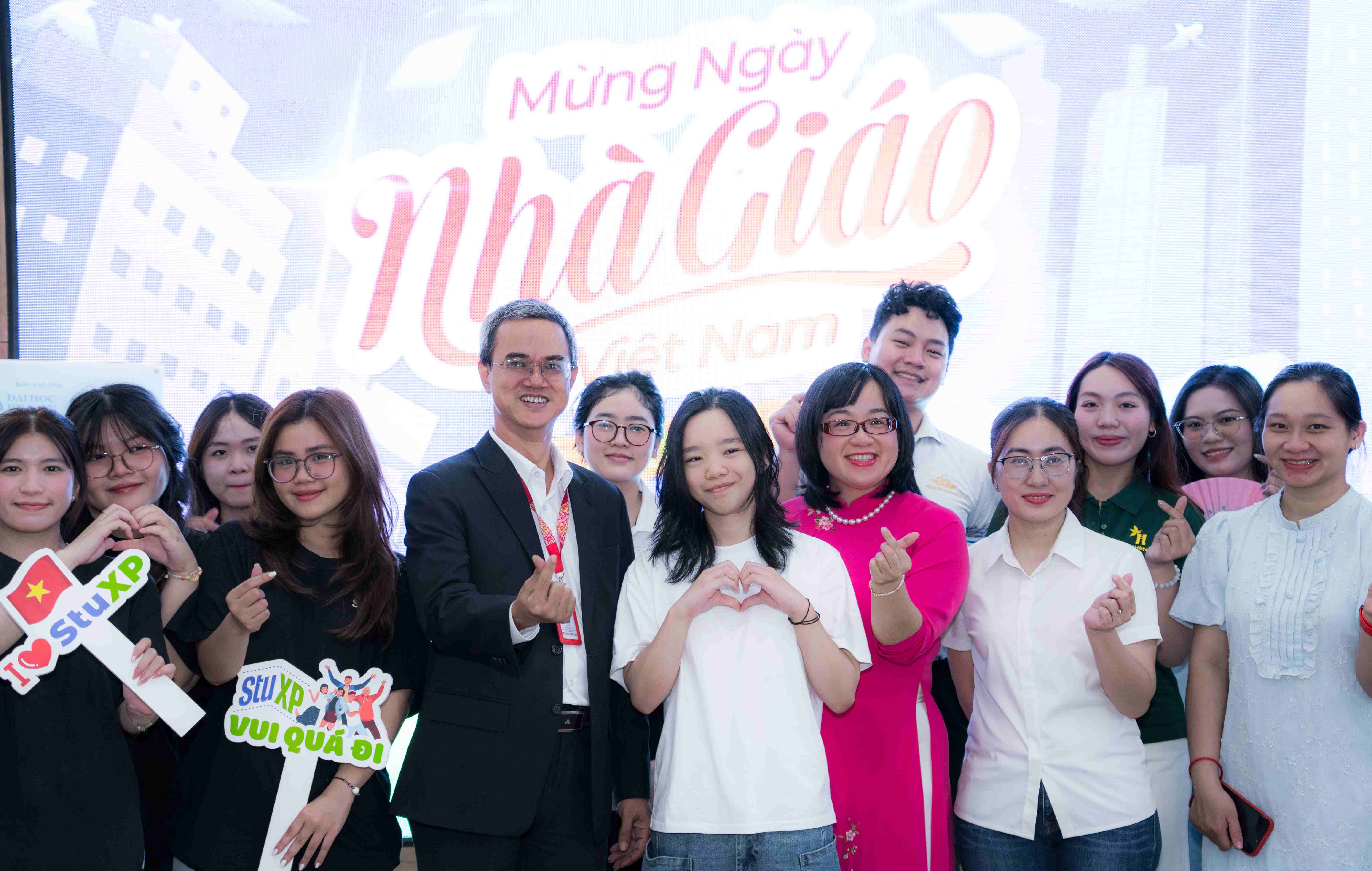 Mừng Ngày Nhà giáo Việt Nam 20/11: Lan tỏa yêu thương qua những món quà sáng tạo