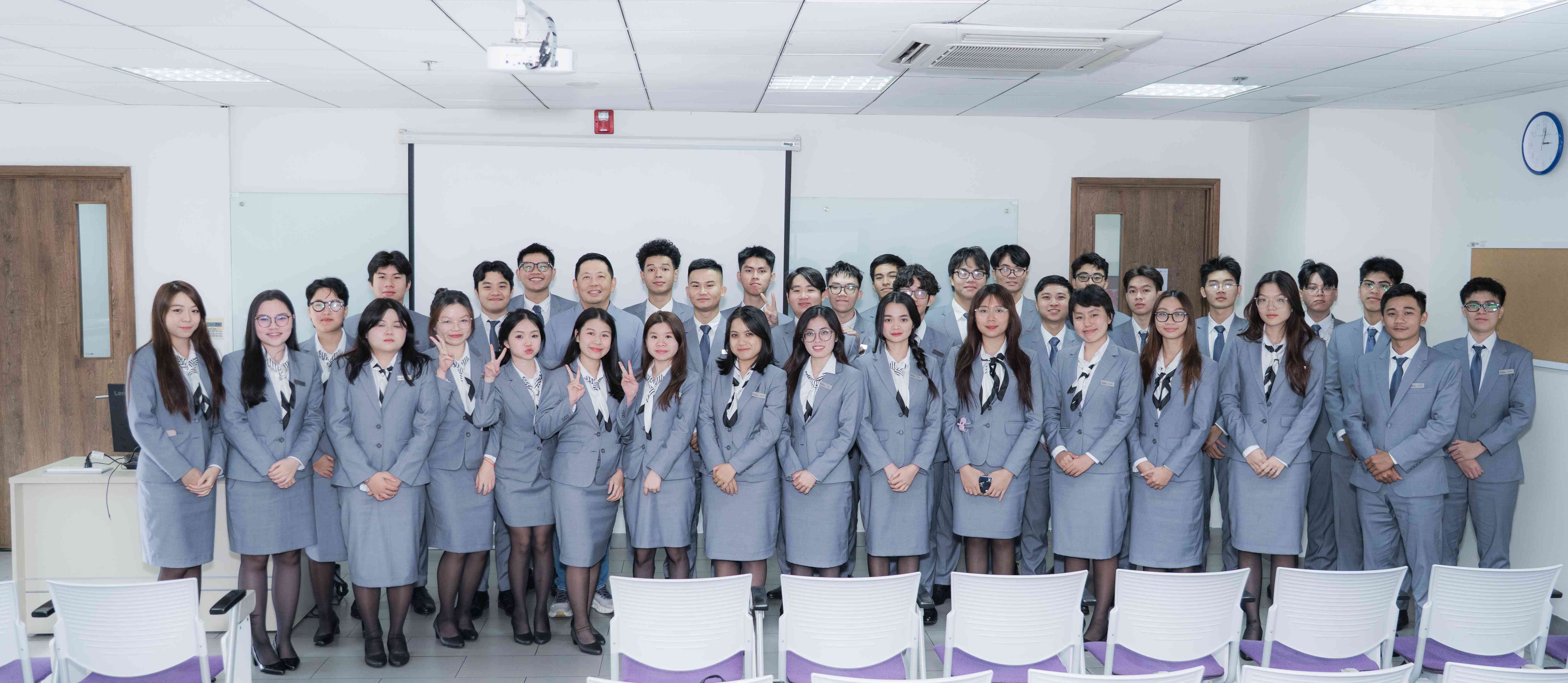 Sinh viên Hoa Sen Elite học cùng Giám đốc điều hành Sofitel Saigon Plaza