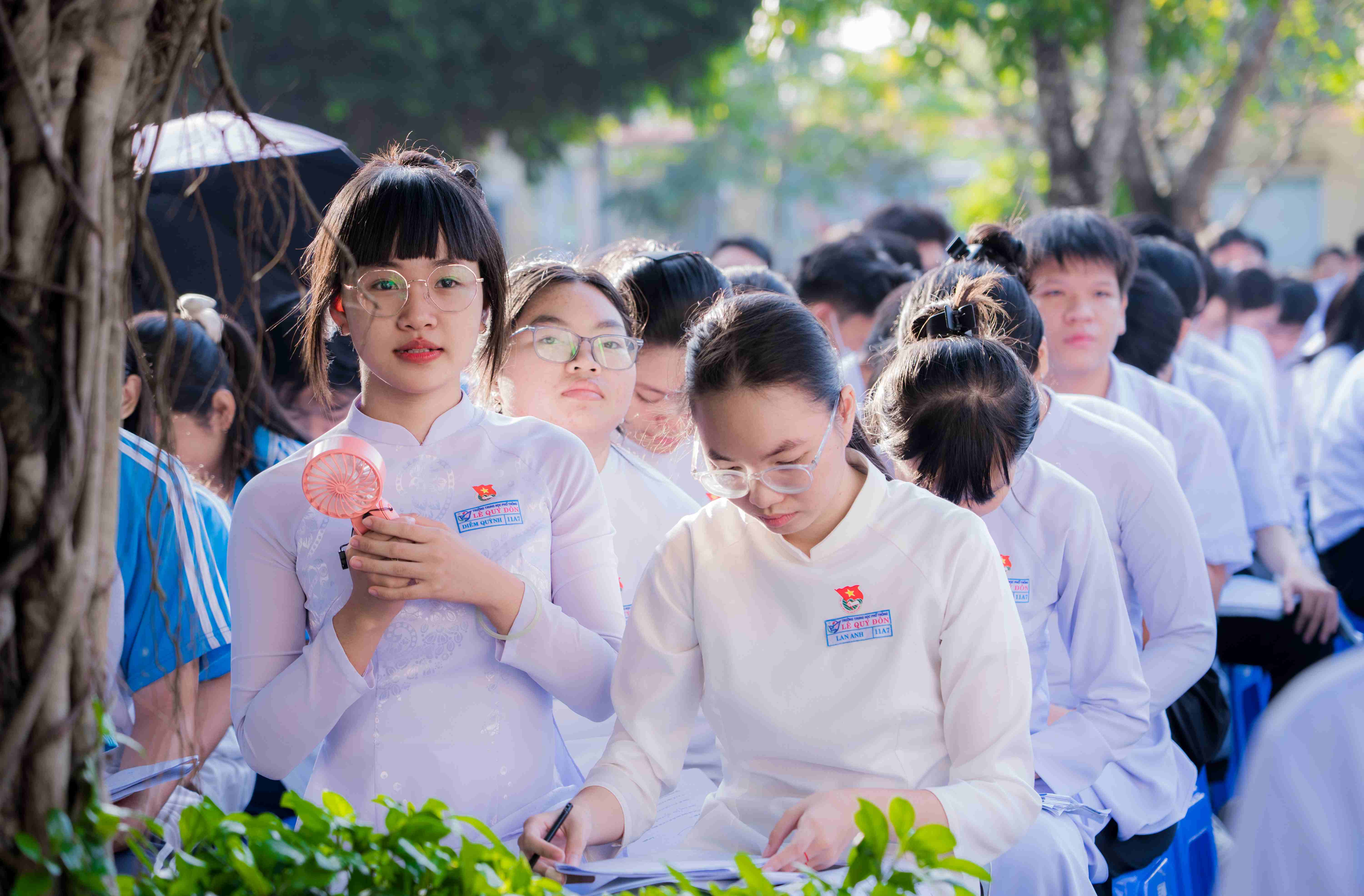 HSU đồng hành cùng THPT Lê Quý Đôn qua hoạt động trao học bổng và giáo dục an toàn học đường