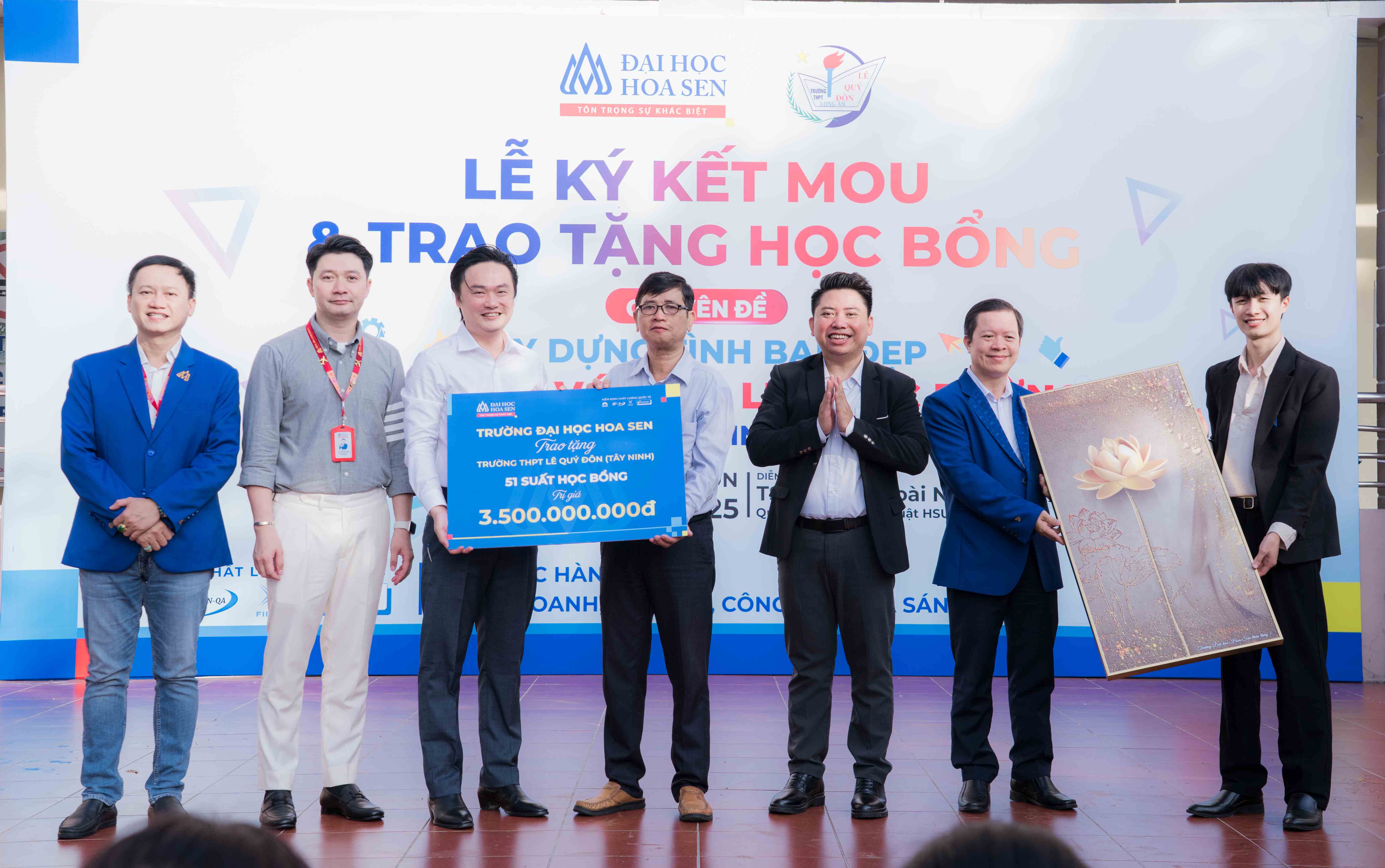 Trao học bổng và lan tỏa thông điệp “Tình bạn đẹp - nói không với bạo lực học đường” tại THPT Lê Quý Đôn, Tây Ninh