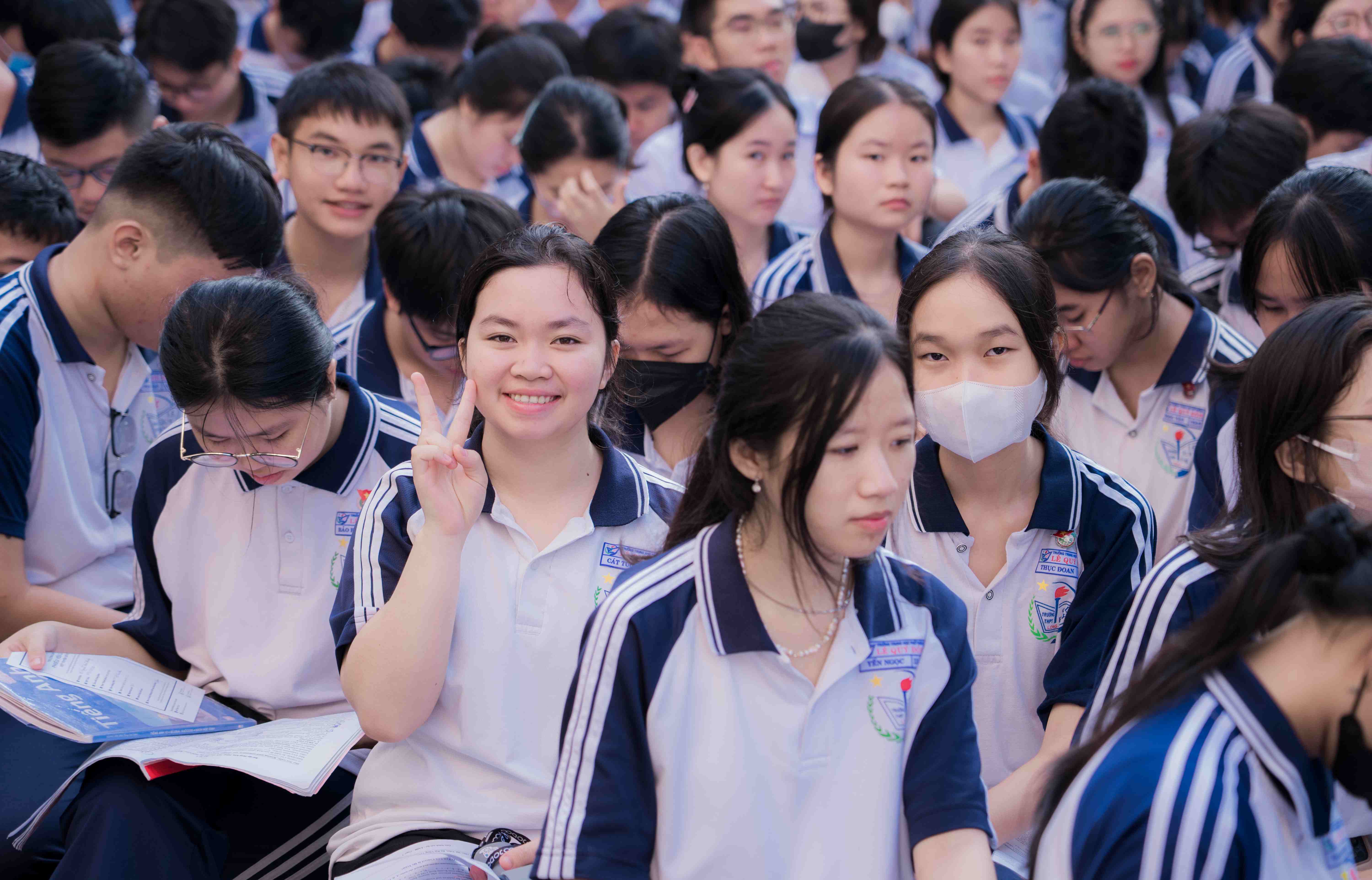 HSU đồng hành cùng THPT Lê Quý Đôn qua hoạt động trao học bổng và giáo dục an toàn học đường