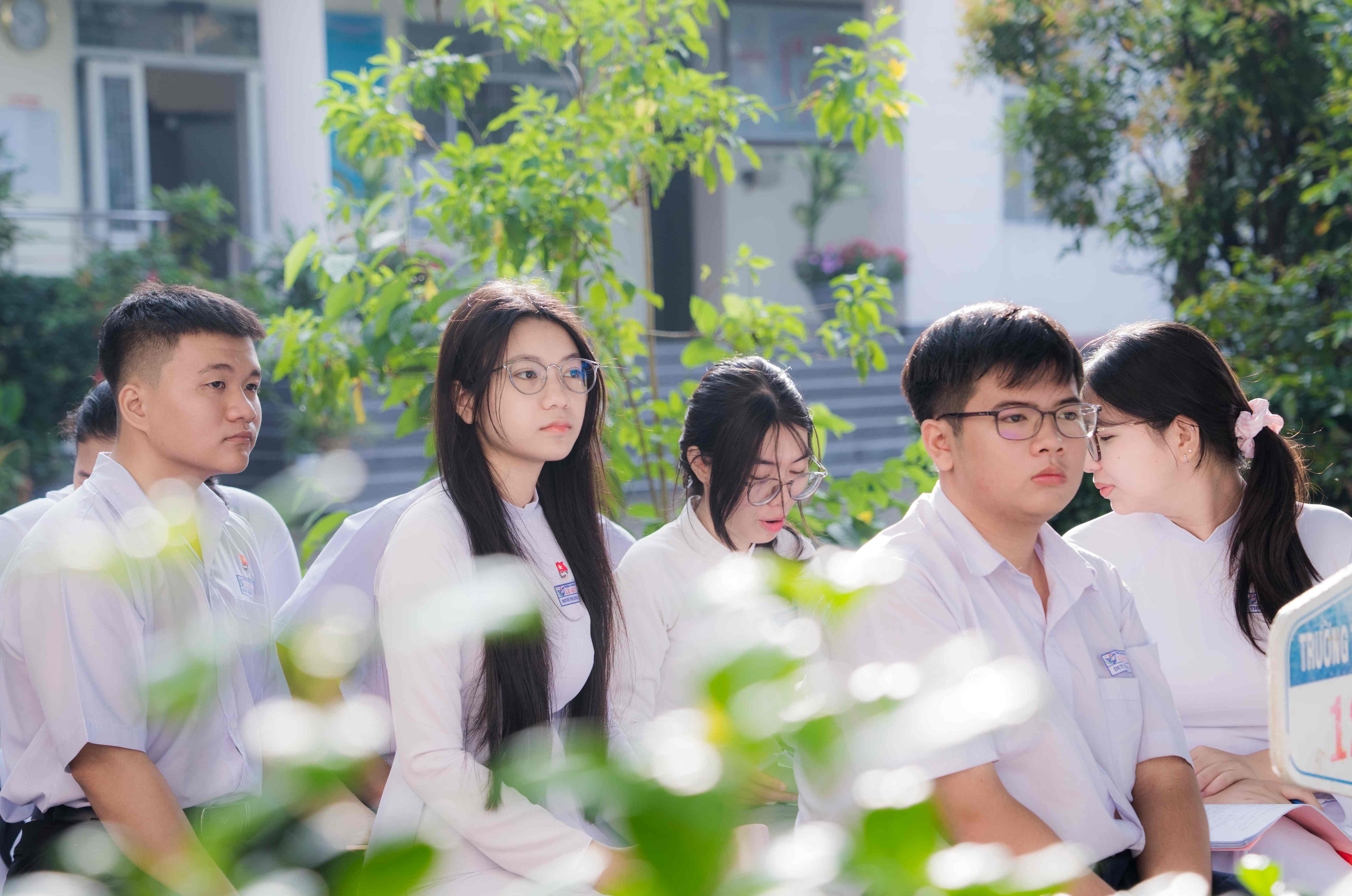 HSU đồng hành cùng THPT Lê Quý Đôn qua hoạt động trao học bổng và giáo dục an toàn học đường