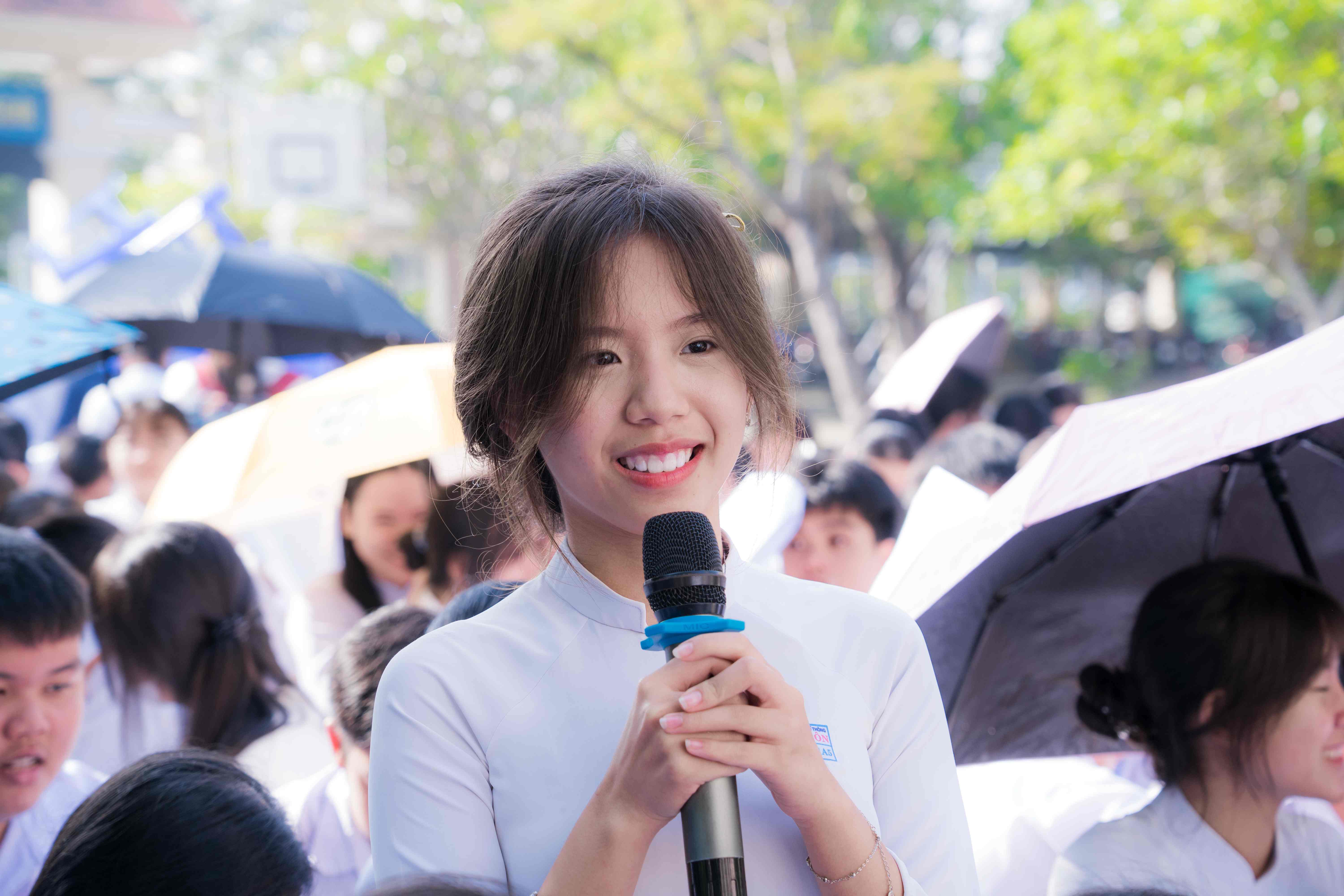 HSU đồng hành cùng THPT Lê Quý Đôn qua hoạt động trao học bổng và giáo dục an toàn học đường