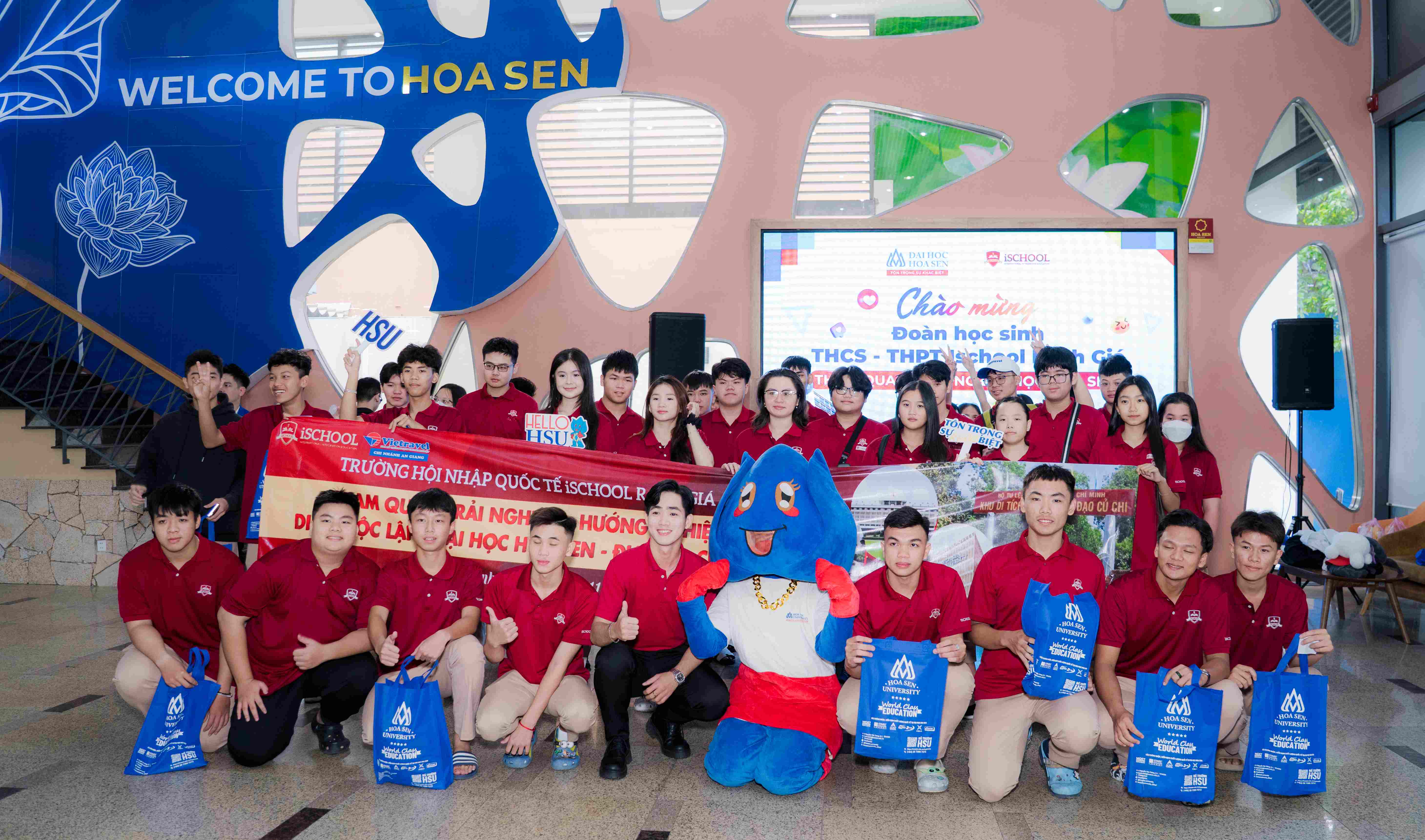 HSU đón đoàn học sinh iSchool Rạch Giá