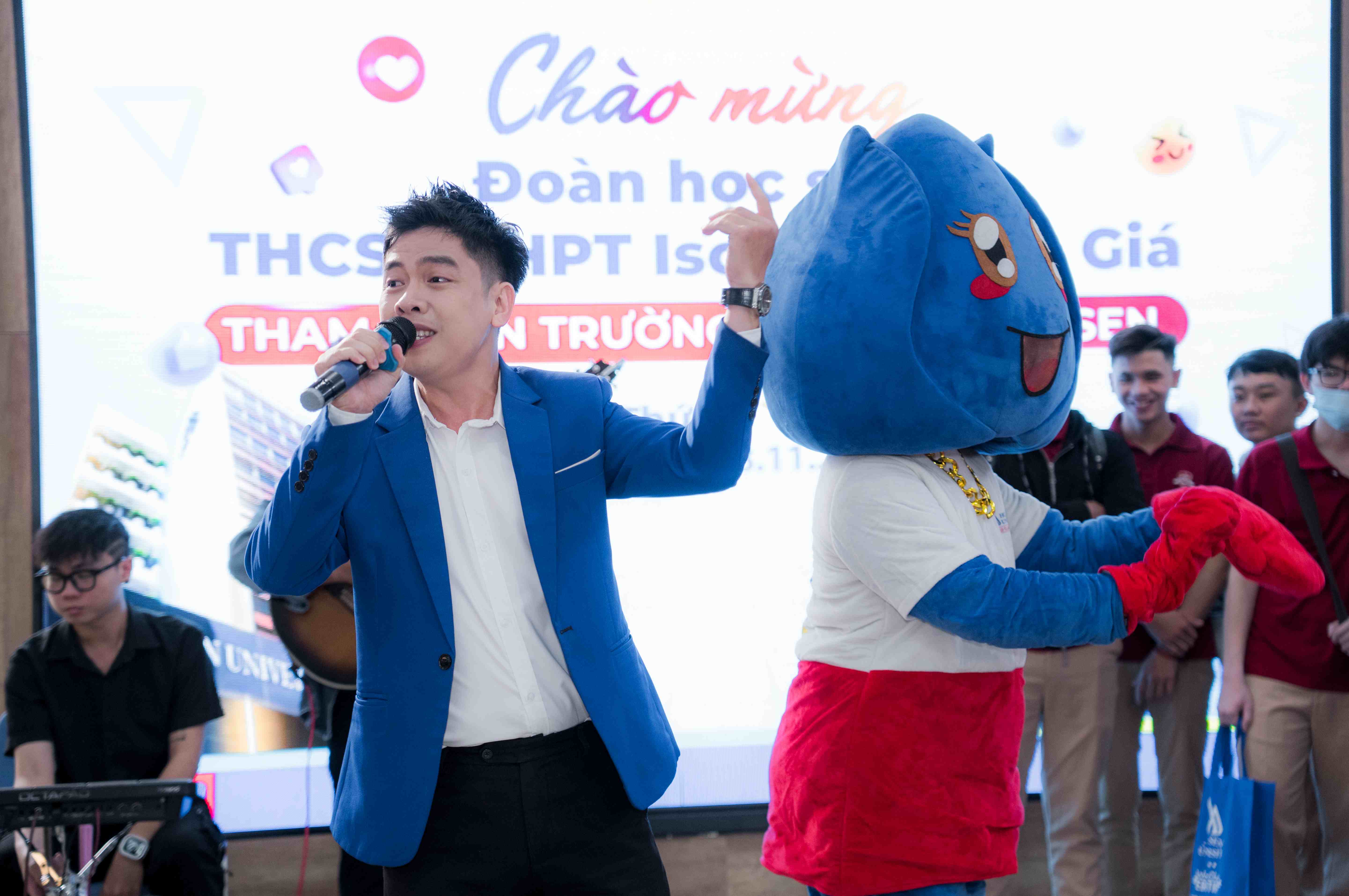 HSU đón đoàn học sinh iSchool Rạch Giá