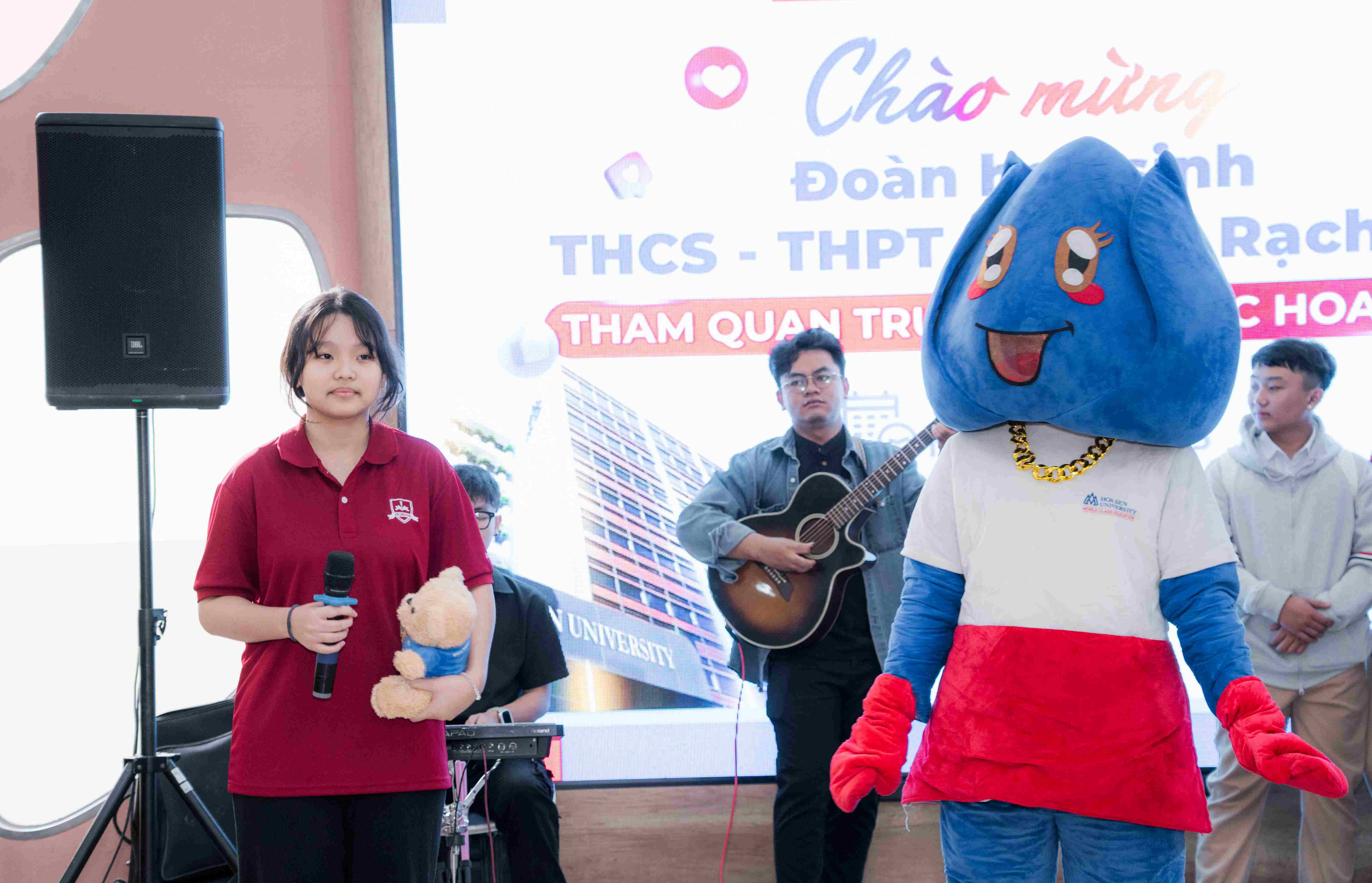 HSU đón đoàn học sinh iSchool Rạch Giá