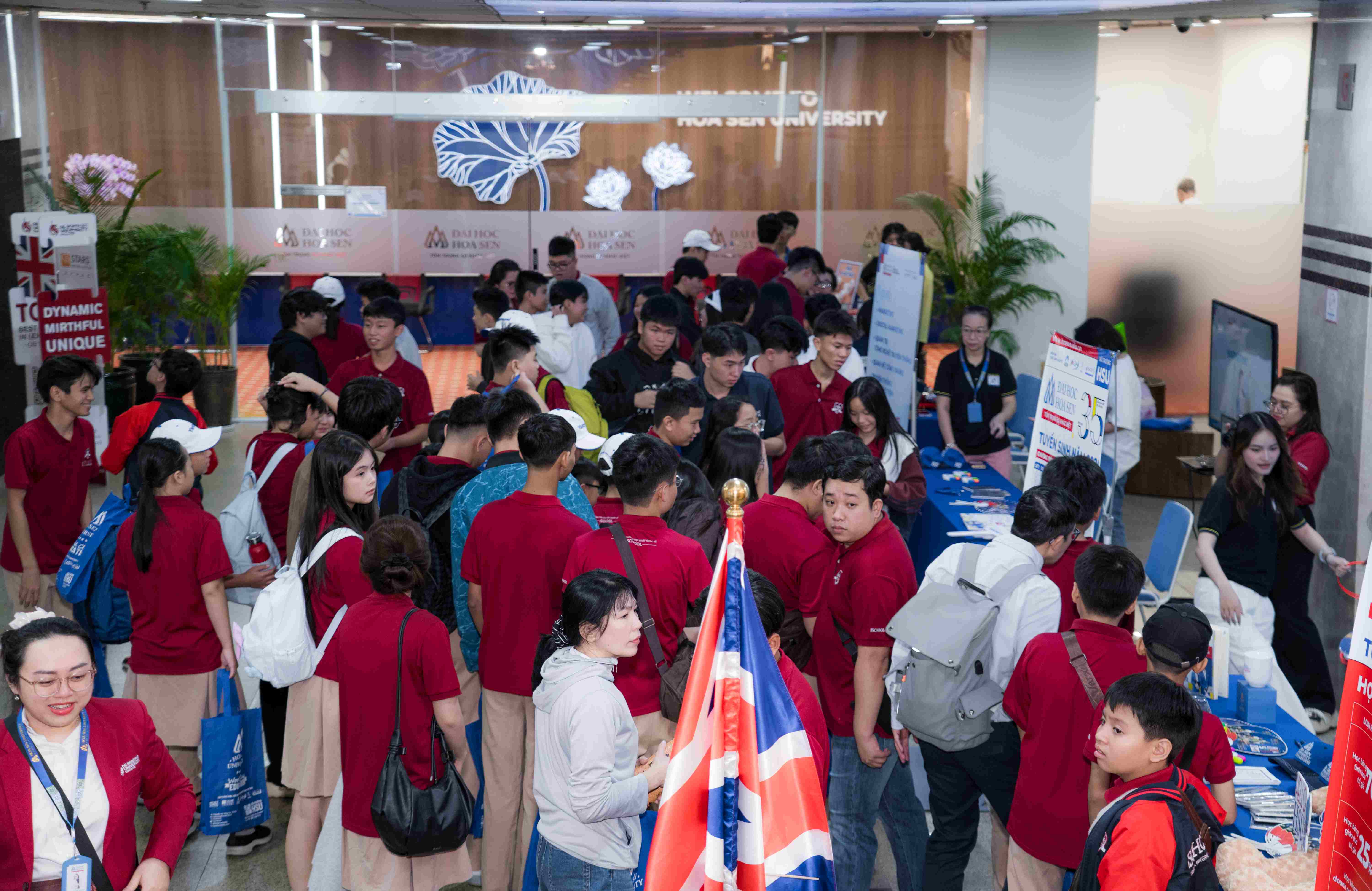 HSU đón đoàn học sinh iSchool Rạch Giá