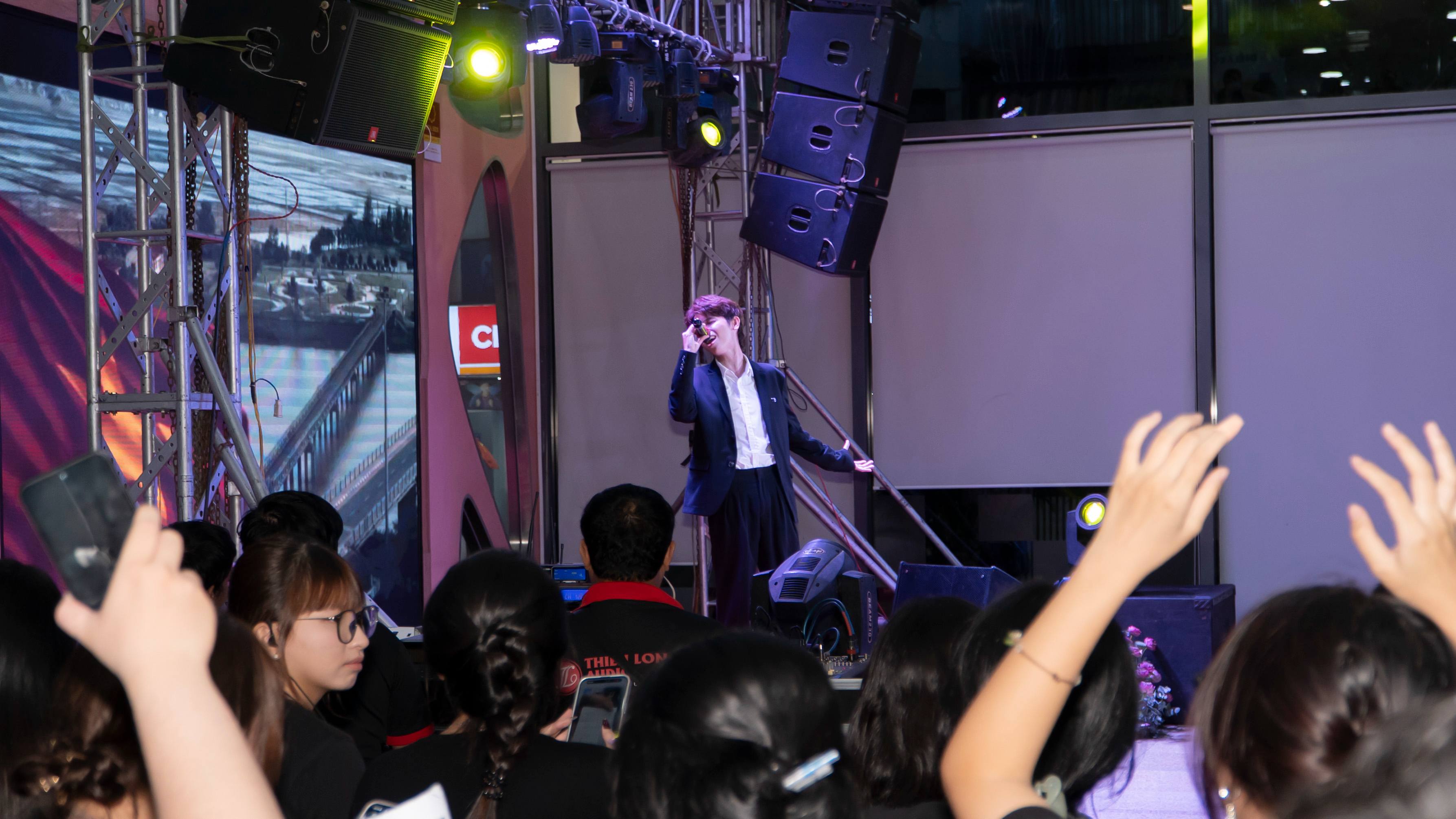 Đêm nhạc Hoa Sen tri ân - Hòa nhịp yêu thương