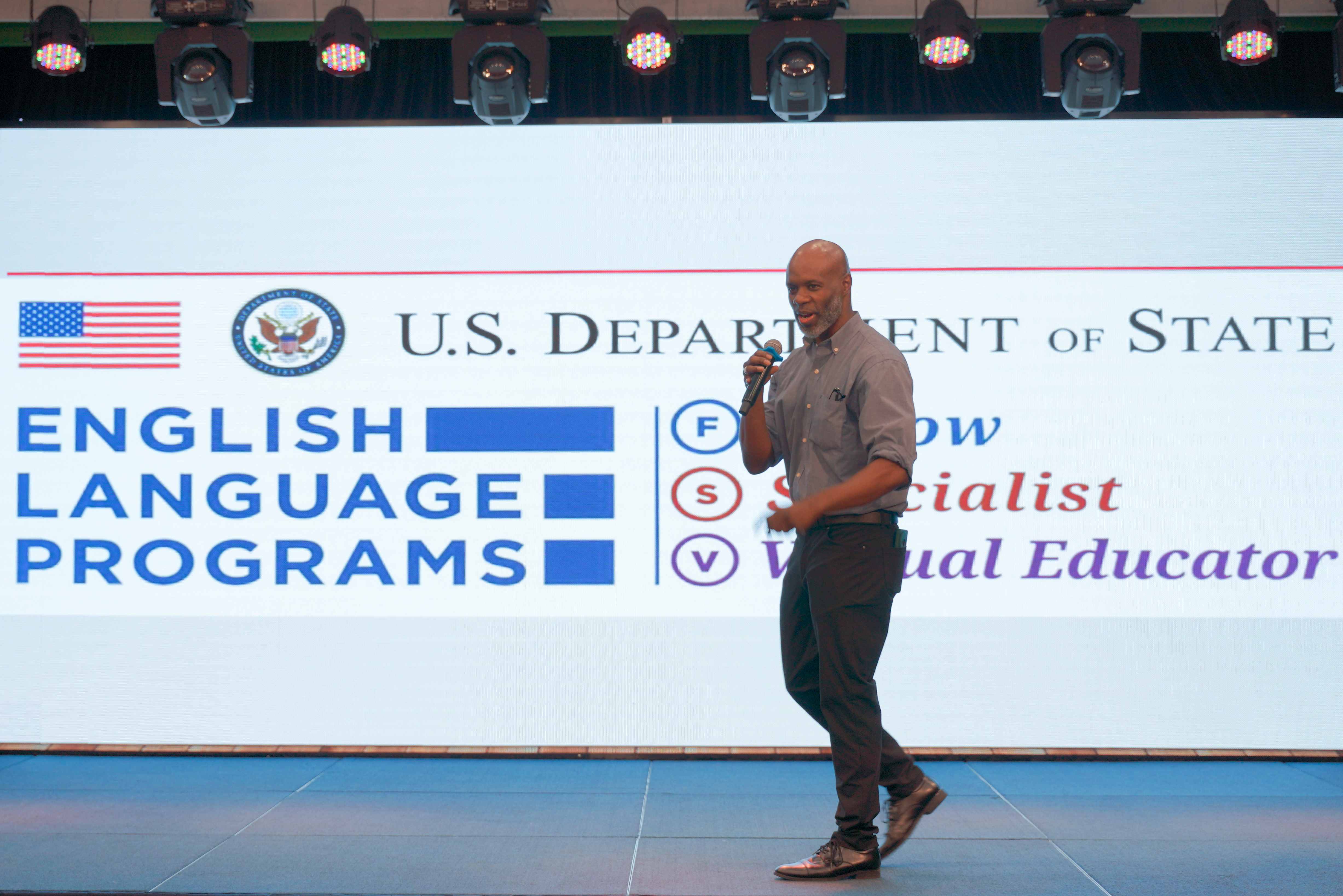 Gần 200 sinh viên 11 trường tham dự hội thảo giao tiếp liên văn hóa tại HSU