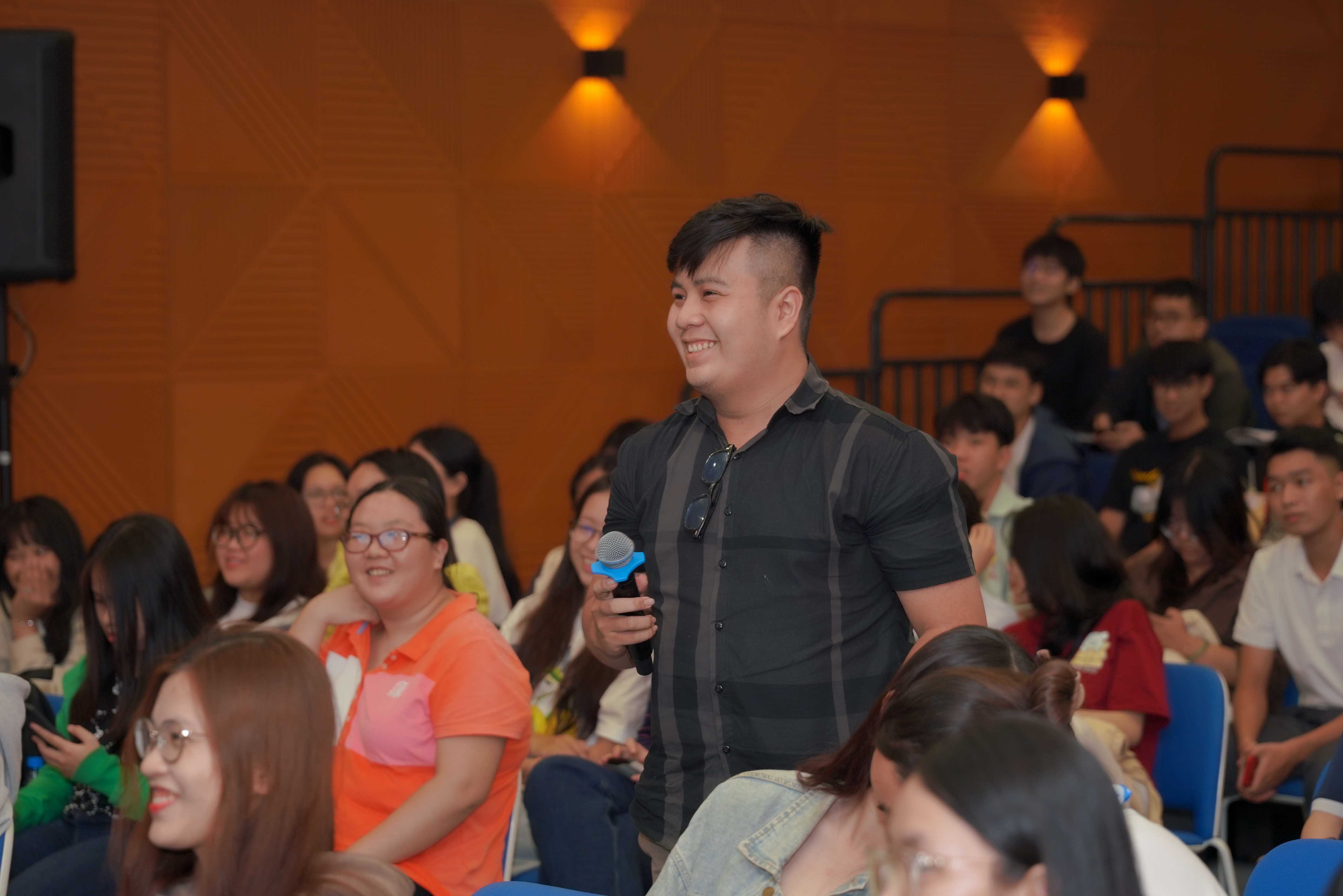 Gần 200 sinh viên 11 trường tham dự hội thảo giao tiếp liên văn hóa tại HSU