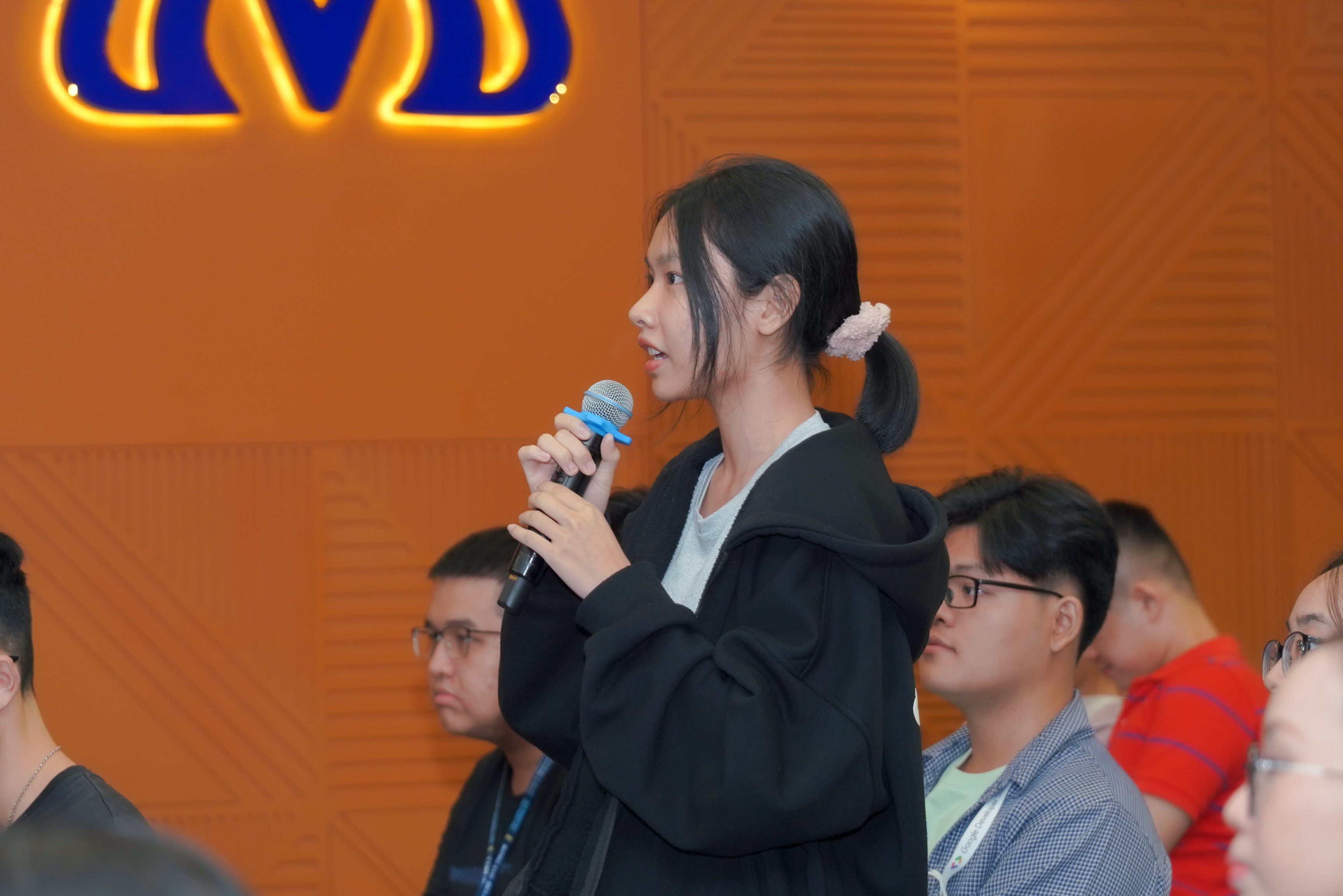 Gần 200 sinh viên 11 trường tham dự hội thảo giao tiếp liên văn hóa tại HSU