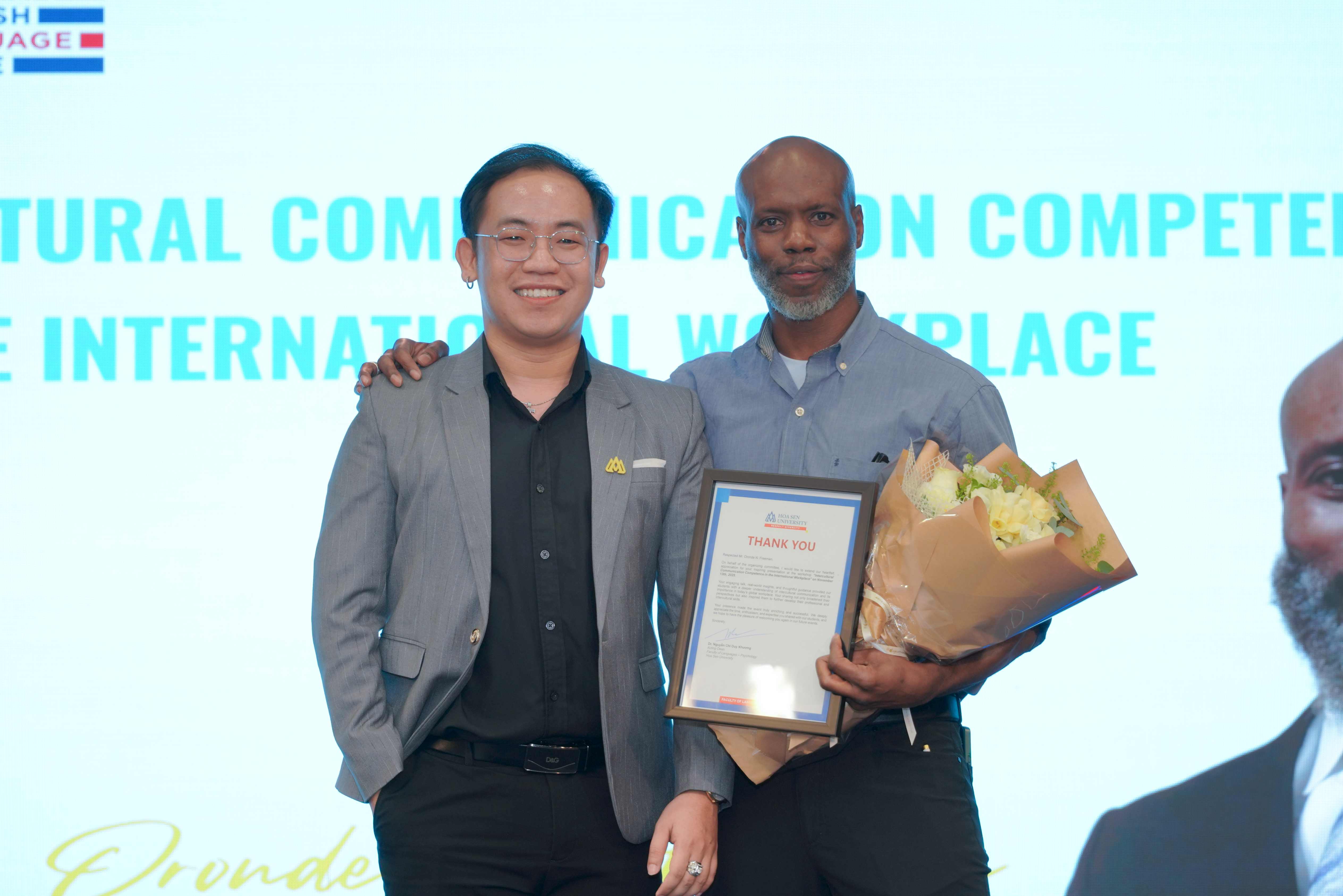 Gần 200 sinh viên 11 trường tham dự hội thảo giao tiếp liên văn hóa tại HSU