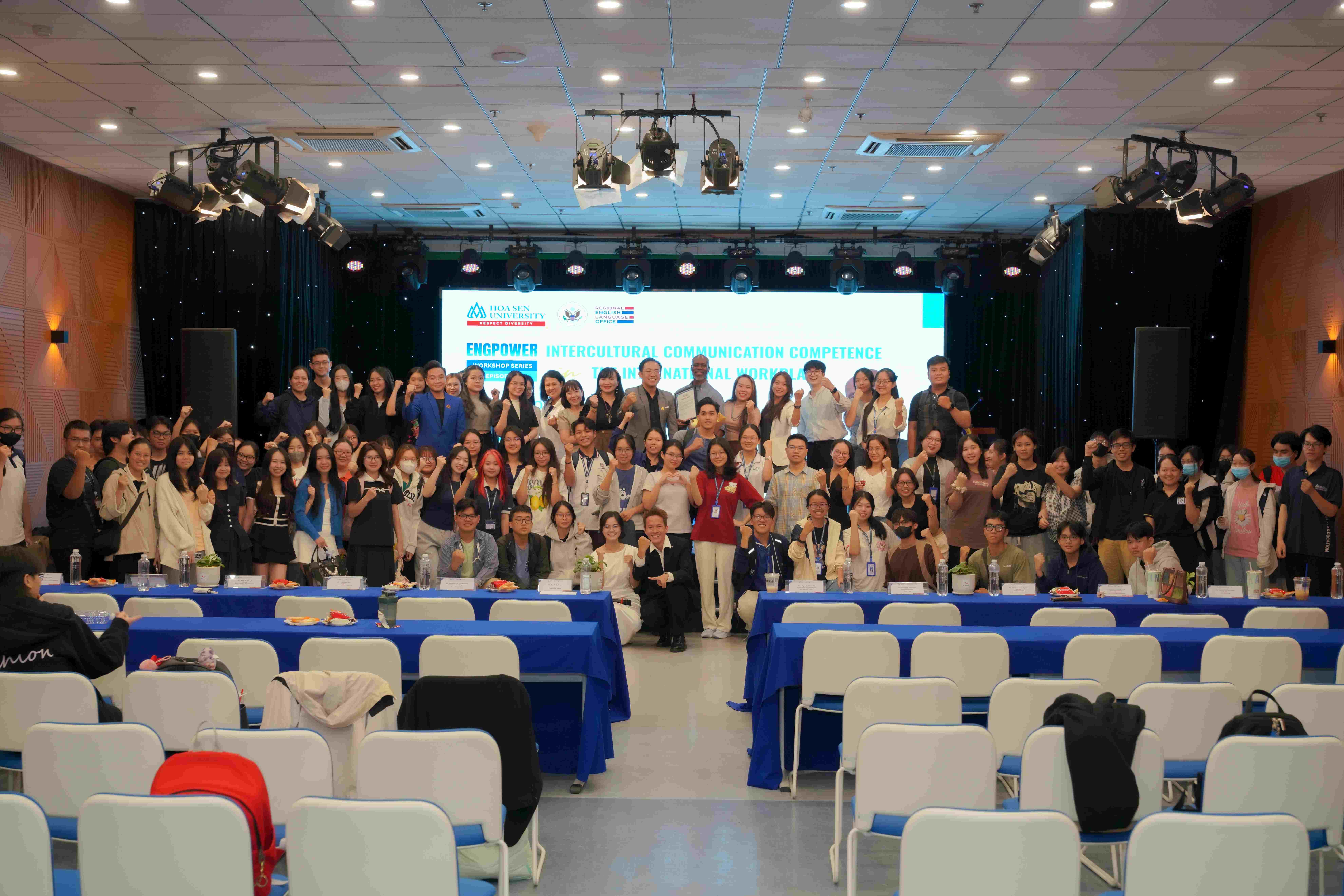 Gần 200 sinh viên 11 trường tham dự hội thảo giao tiếp liên văn hóa tại HSU