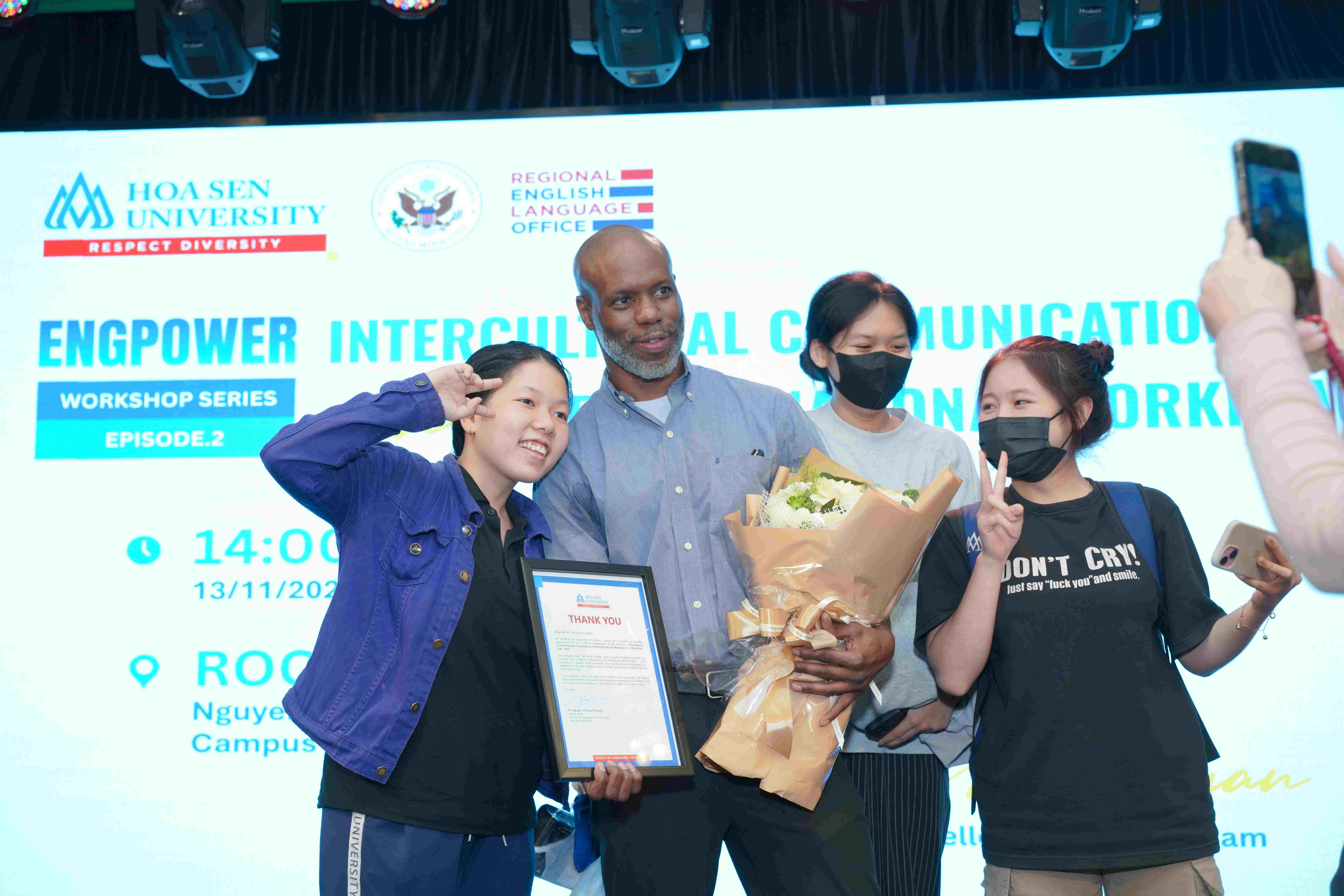 Gần 200 sinh viên 11 trường tham dự hội thảo giao tiếp liên văn hóa tại HSU