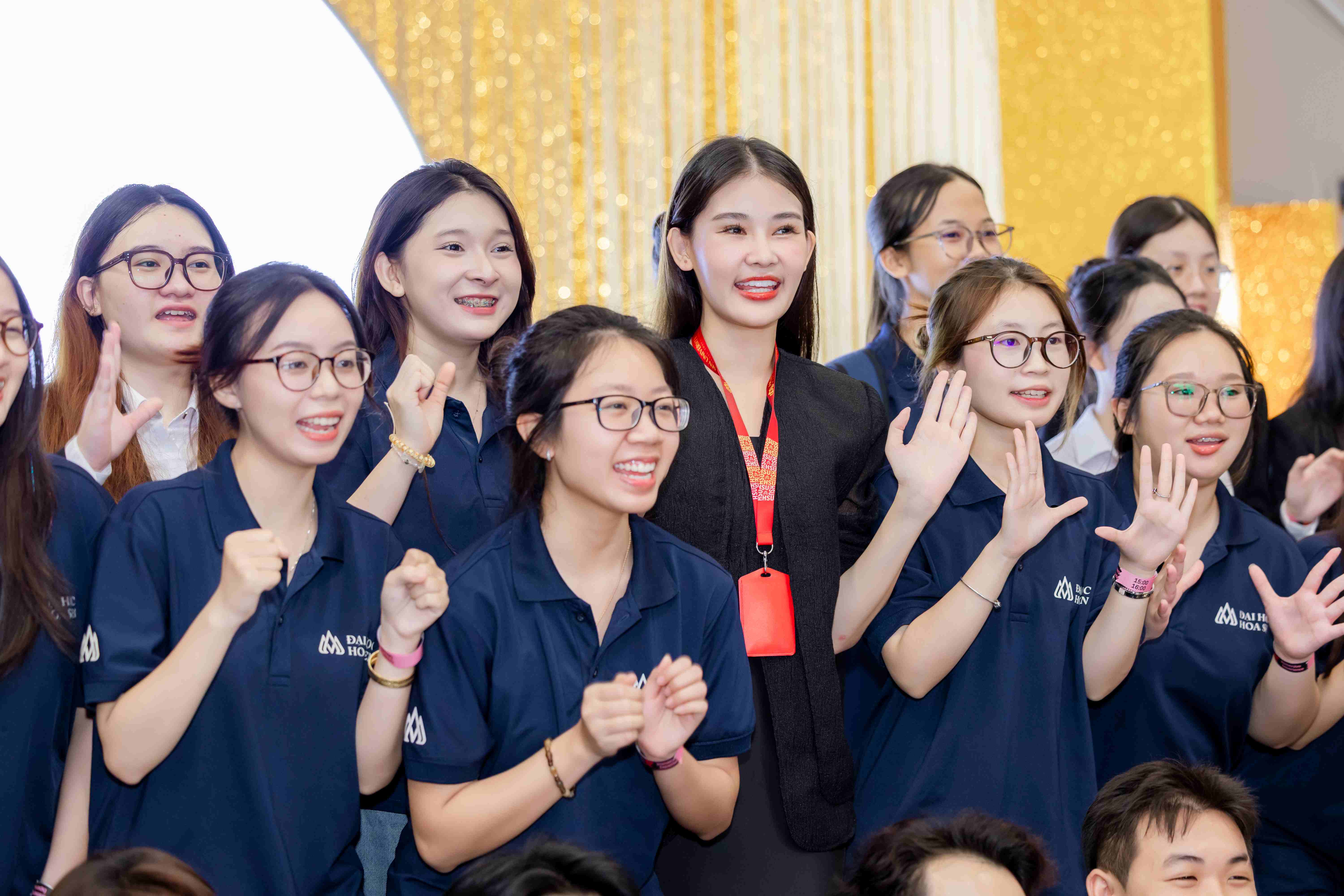 Sinh viên ngành Quản trị sự kiện HSU trải nghiệm thực tế tại triển lãm “TỎA – Soul of Van Gogh”