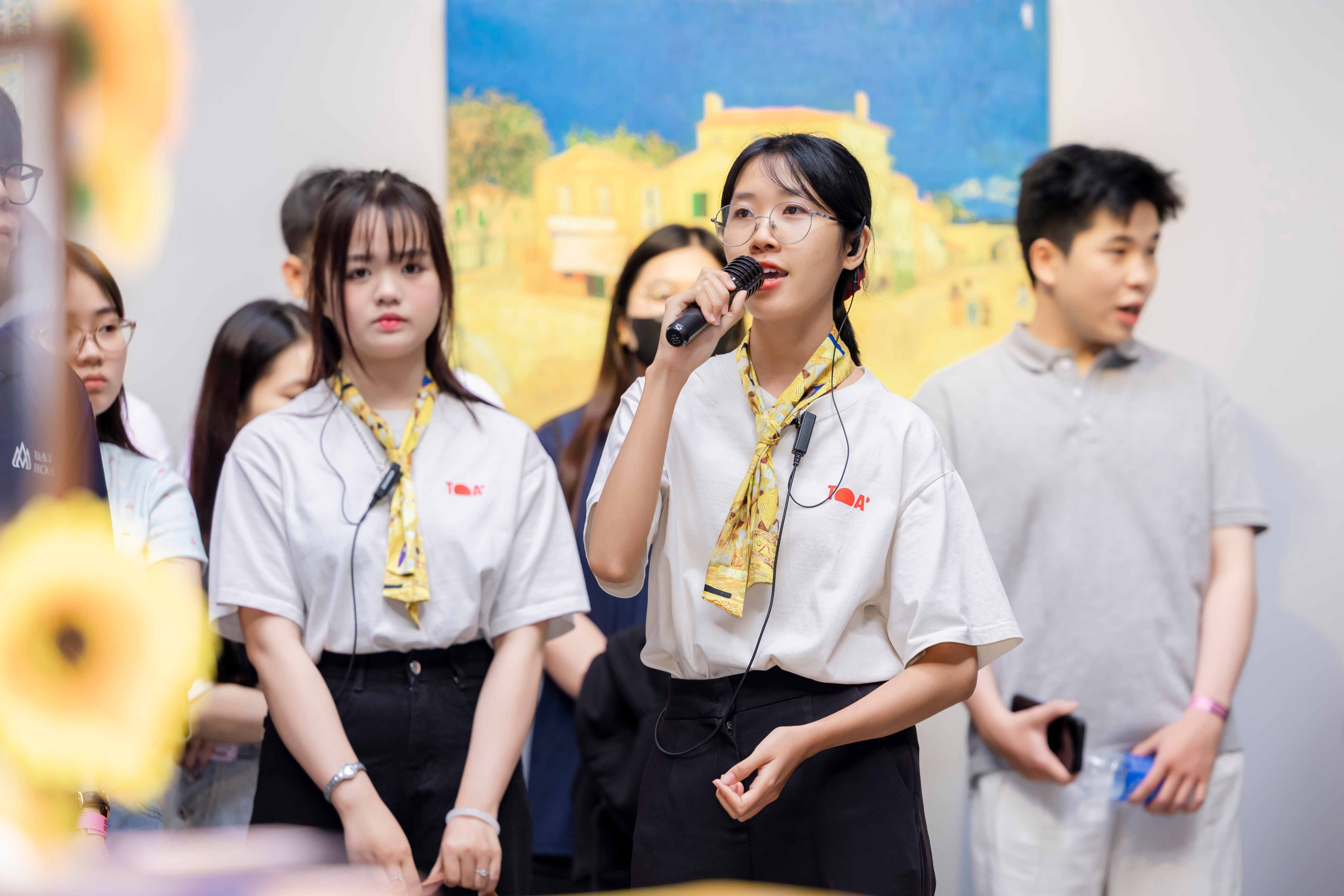 Sinh viên ngành Quản trị sự kiện HSU trải nghiệm thực tế tại triển lãm “TỎA – Soul of Van Gogh”