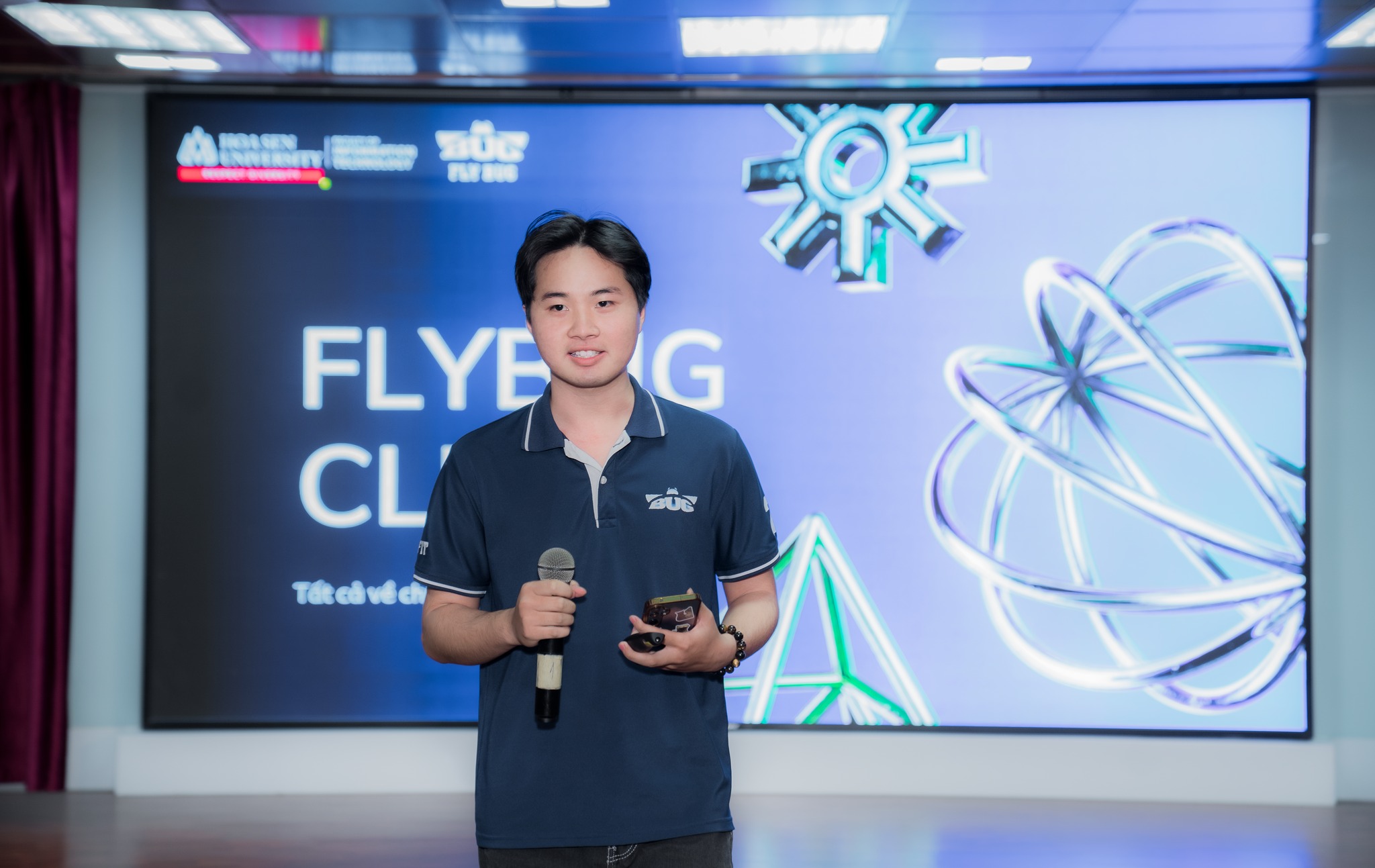 Cựu sinh viên Khoa Công nghệ – Trường Đại học Hoa Sen chia sẻ tại sự kiện chào đón Tân sinh viên K25