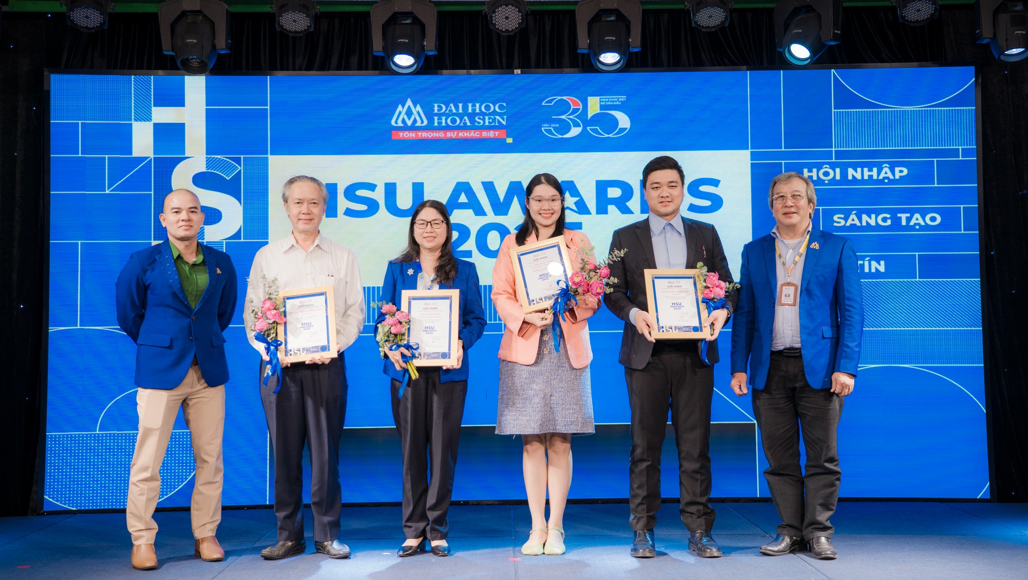 HSU Awards 2025: Tôn vinh những người gieo mầm tri thức “bình thường mà phi phàm”