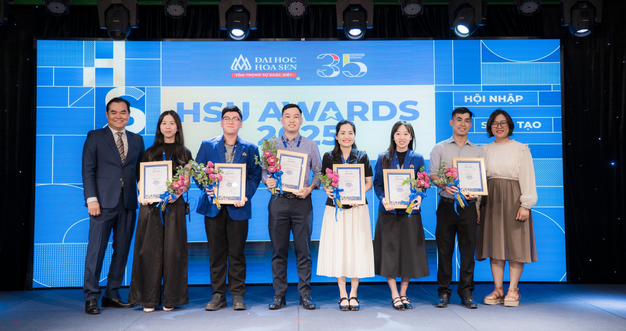 HSU Awards 2025: Tôn vinh những người gieo mầm tri thức “bình thường mà phi phàm”