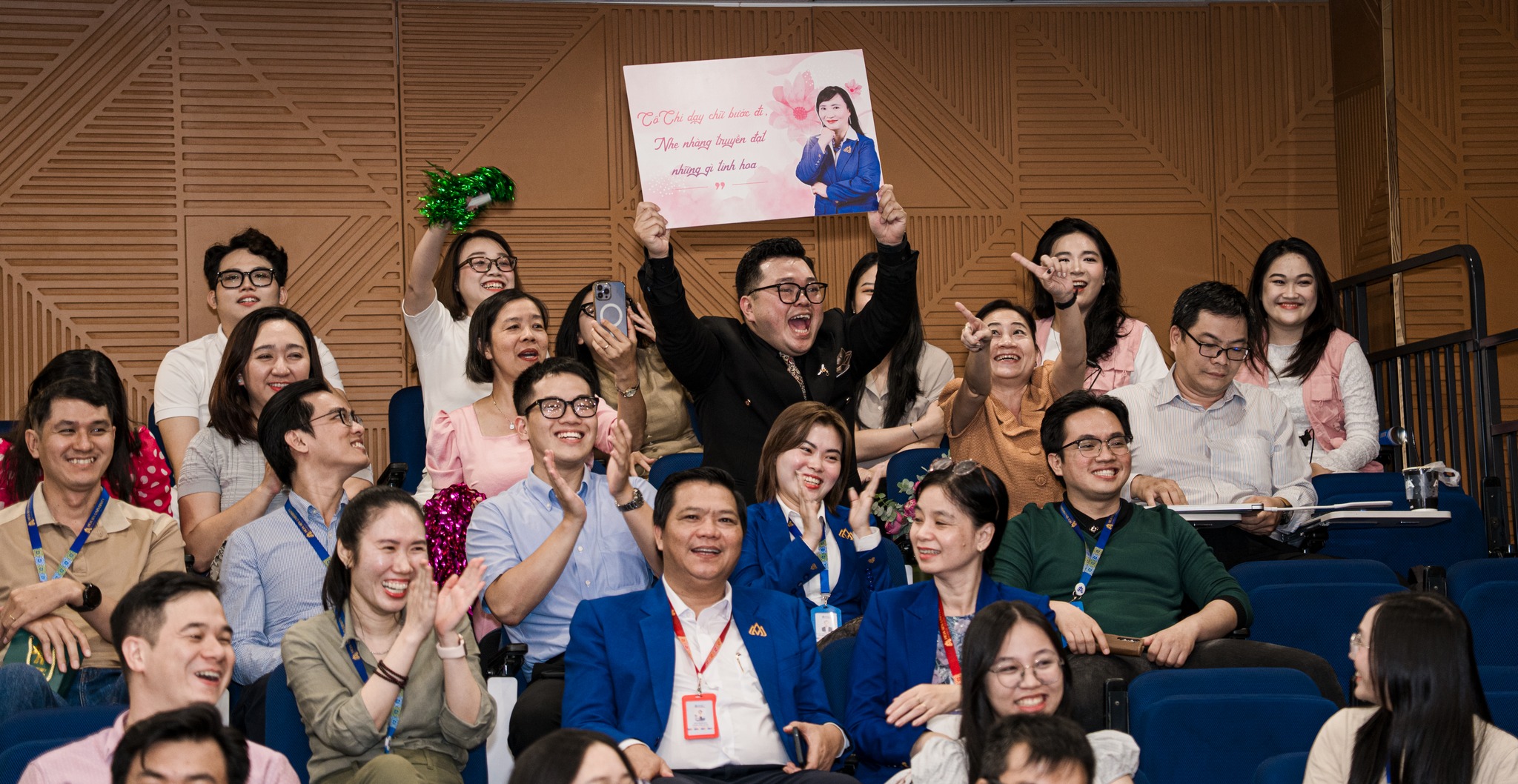 HSU Awards 2025: Tôn vinh những người gieo mầm tri thức “bình thường mà phi phàm”