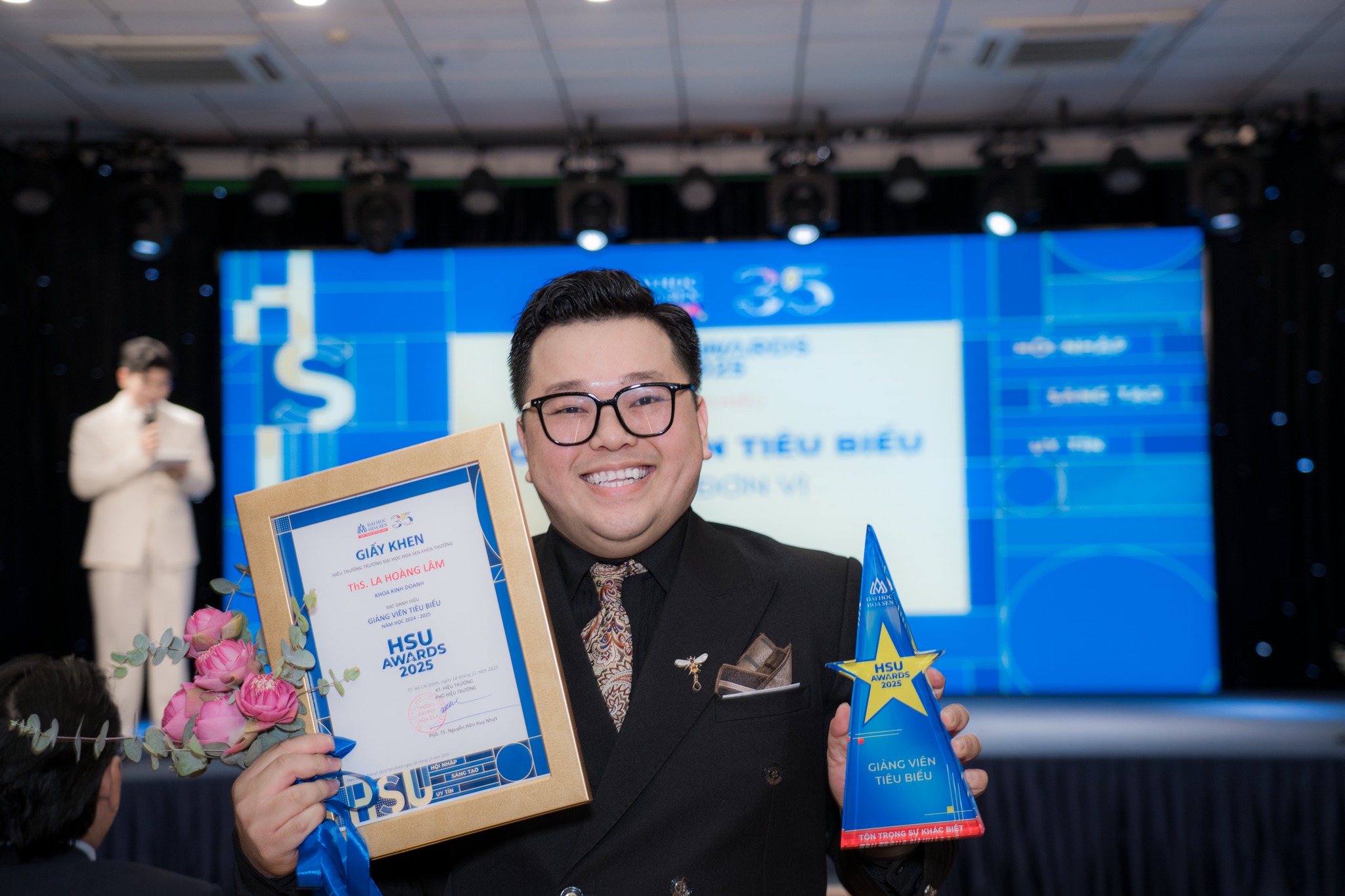 HSU Awards 2025: Tôn vinh những người gieo mầm tri thức “bình thường mà phi phàm”