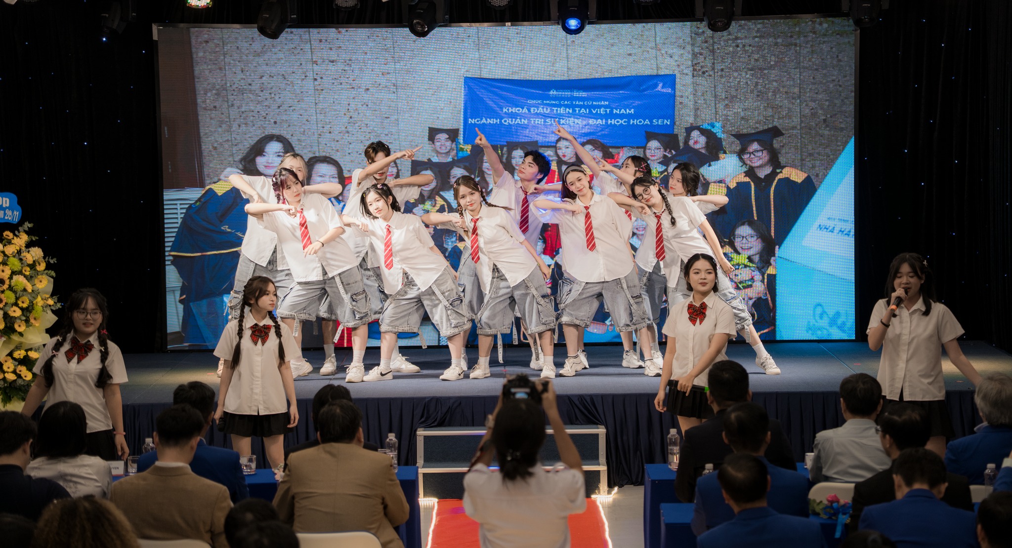 HSU Awards 2025: Tôn vinh những người gieo mầm tri thức “bình thường mà phi phàm”