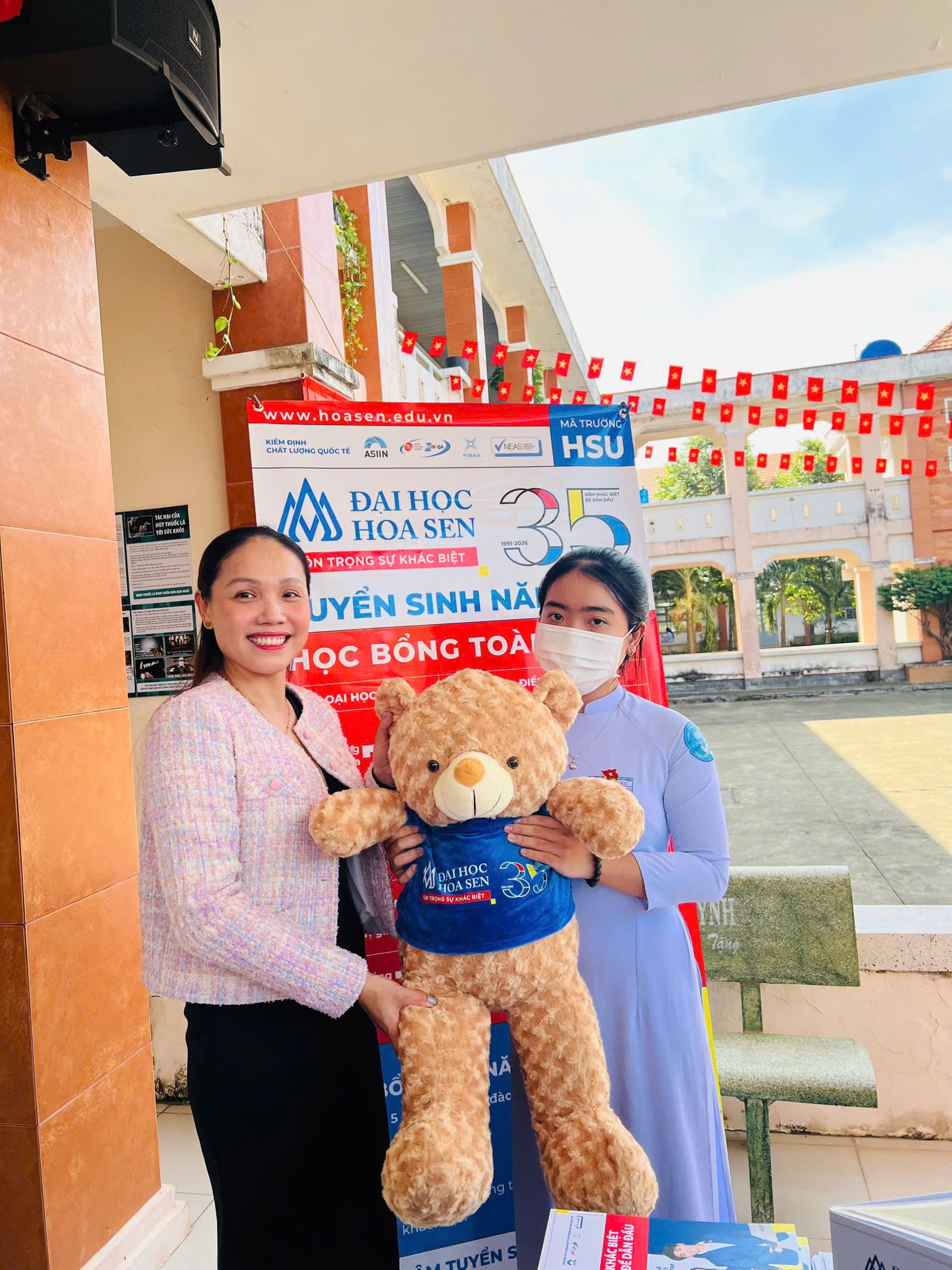 HSU mang trải nghiệm hướng nghiệp sôi động đến sân trường THPT Tây Ninh