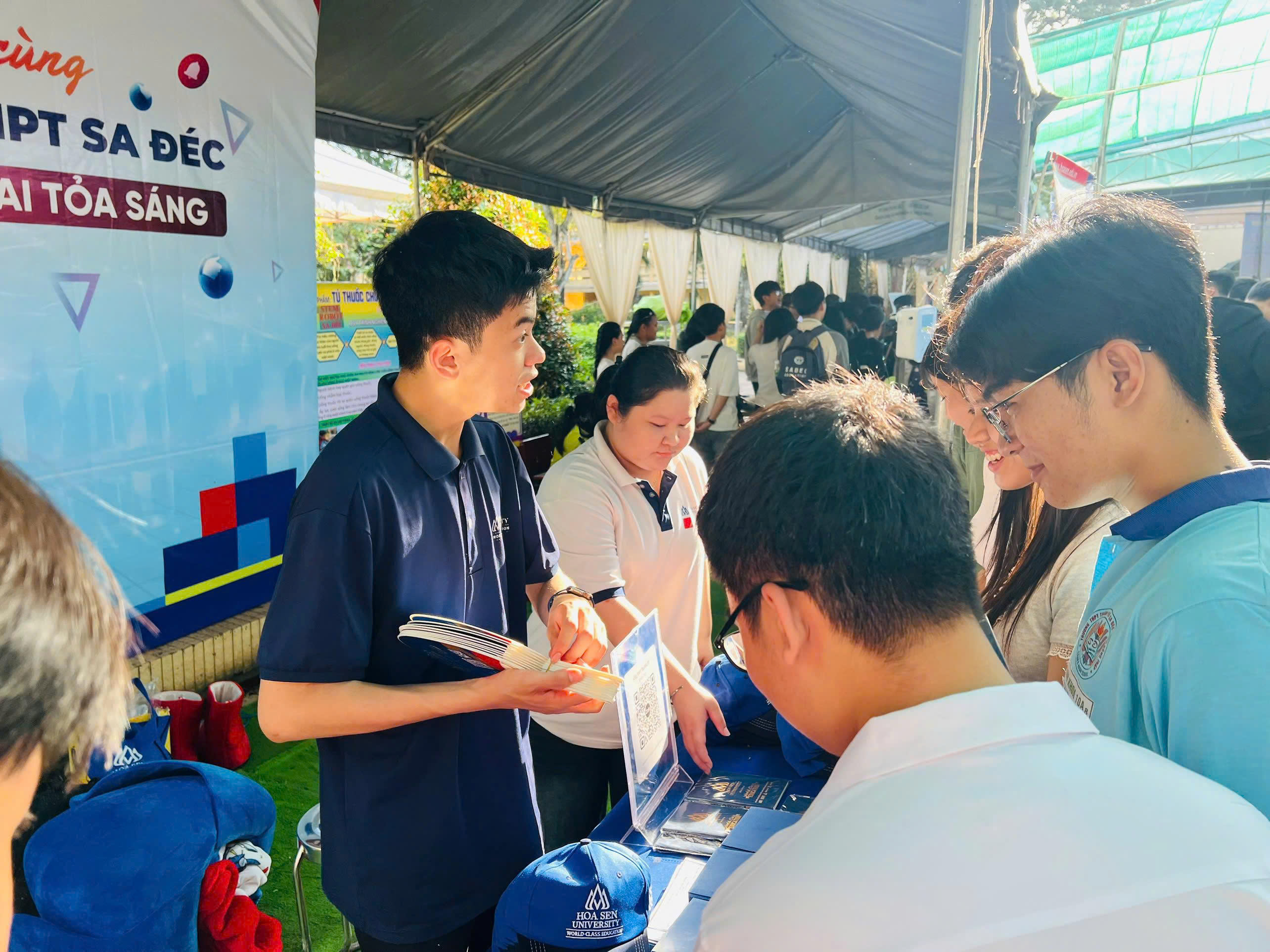 Ấm áp mùa tri ân: Đại học Hoa Sen tham gia kỷ niệm 70 năm THPT Sa Đéc