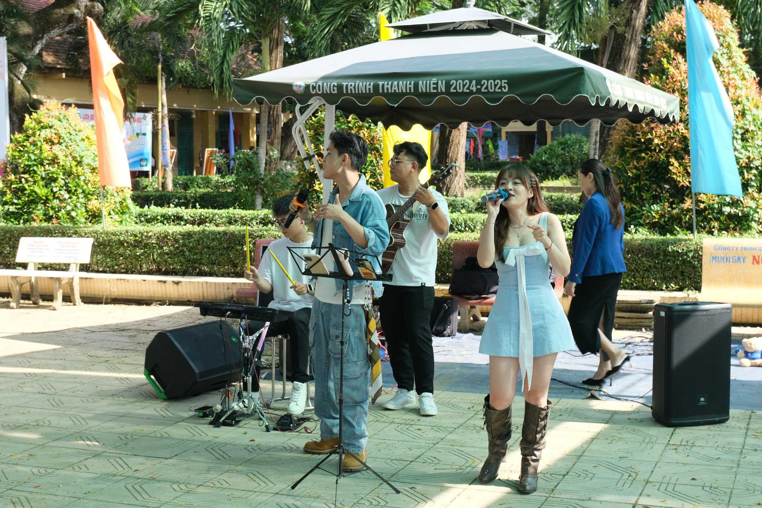 Ấm áp mùa tri ân: Đại học Hoa Sen tham gia kỷ niệm 70 năm THPT Sa Đéc