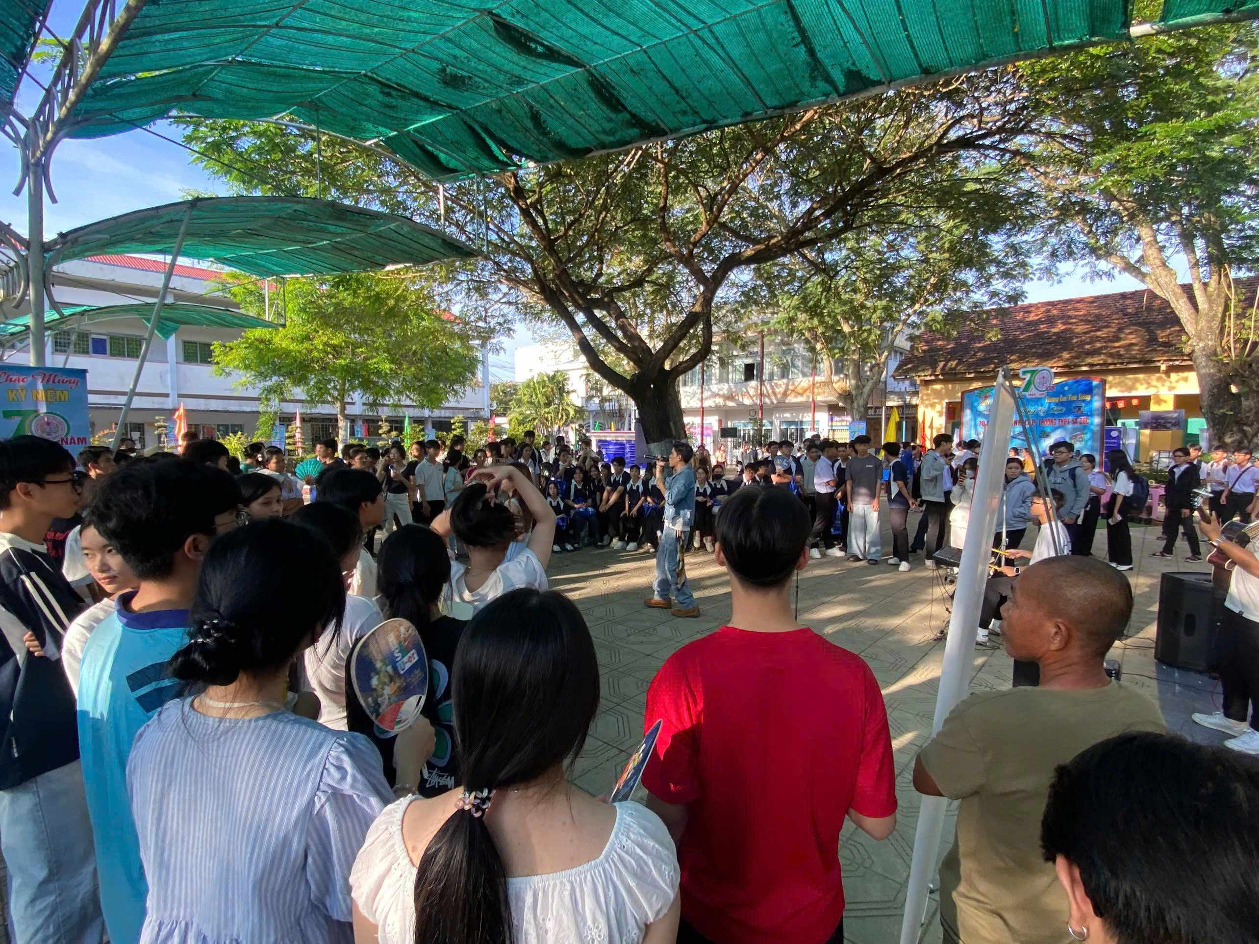 Ấm áp mùa tri ân: Đại học Hoa Sen tham gia kỷ niệm 70 năm THPT Sa Đéc