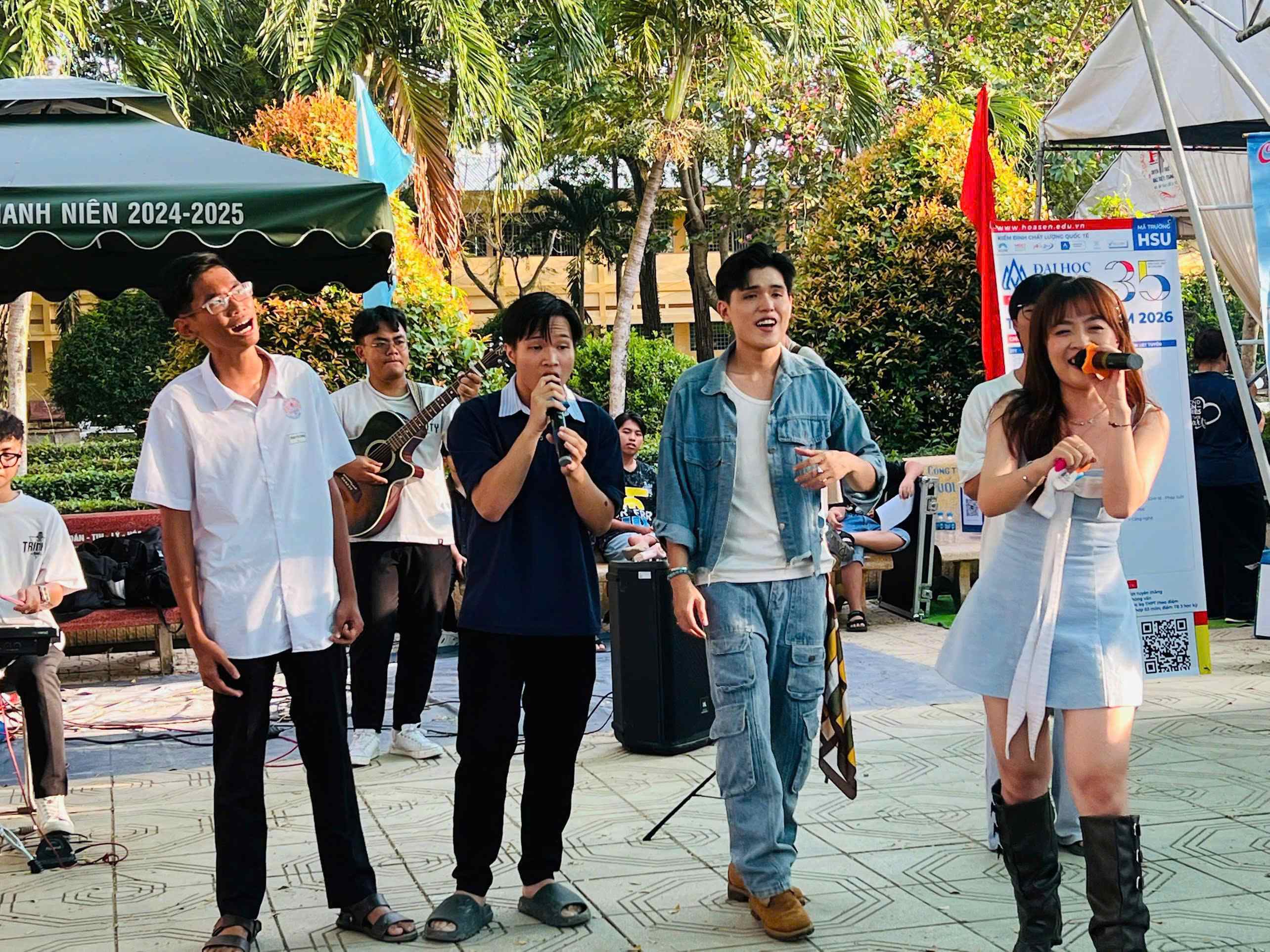 Ấm áp mùa tri ân: Đại học Hoa Sen tham gia kỷ niệm 70 năm THPT Sa Đéc