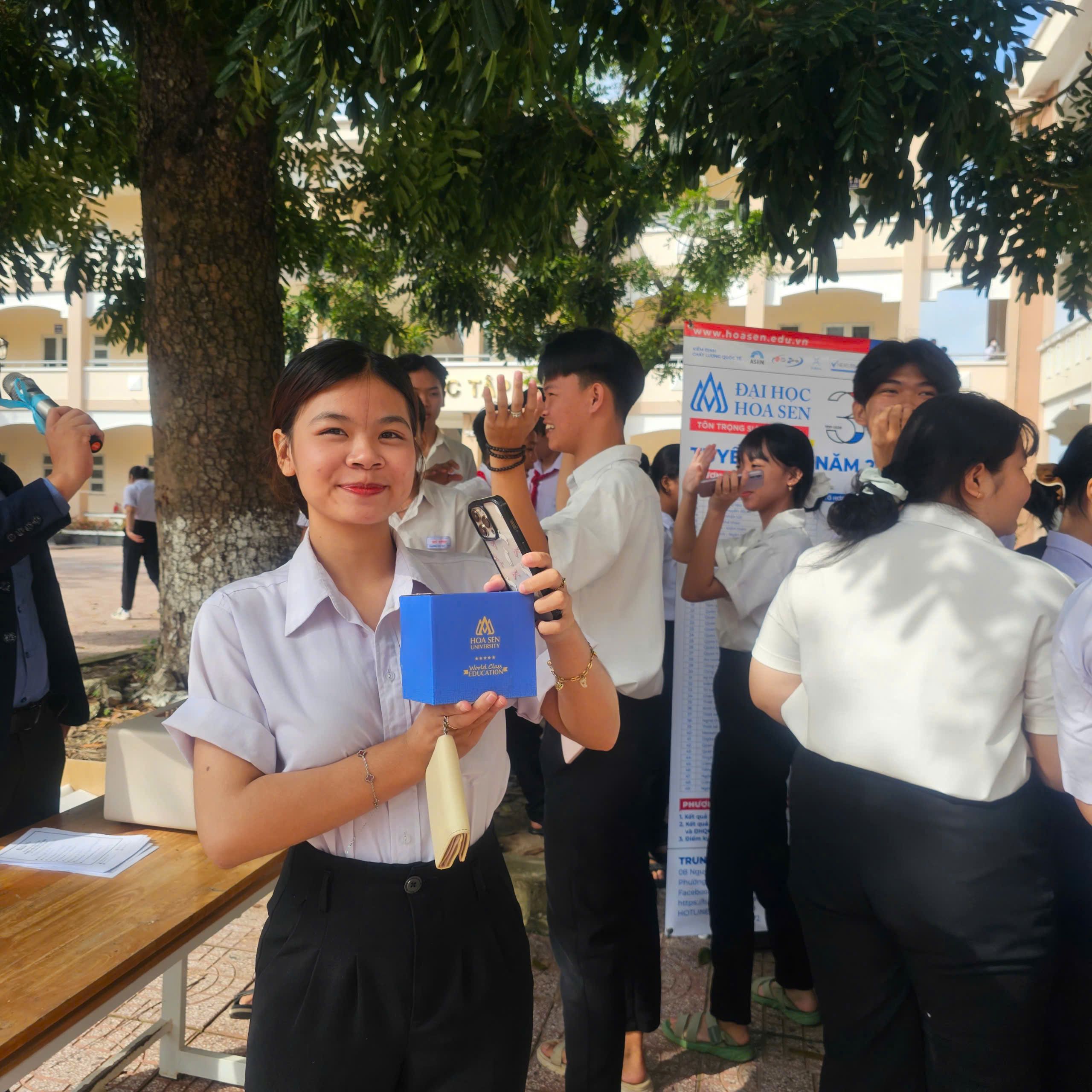 HSU đồng hành cùng học sinh THPT khu vực Tây Ninh qua hoạt động sáng tạo giờ ra chơi