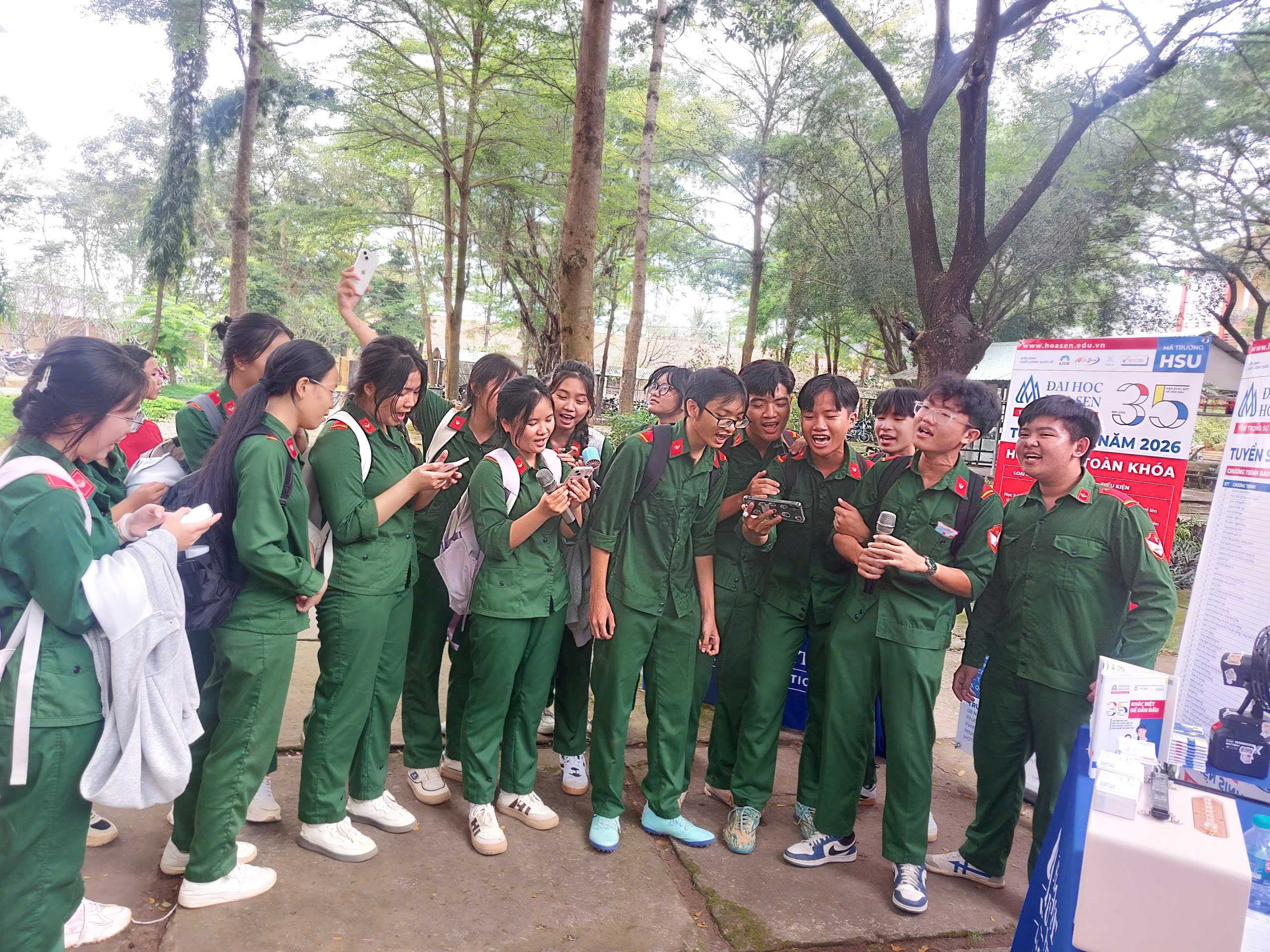 HSU đồng hành cùng học sinh THPT khu vực Tây Ninh qua hoạt động sáng tạo giờ ra chơi