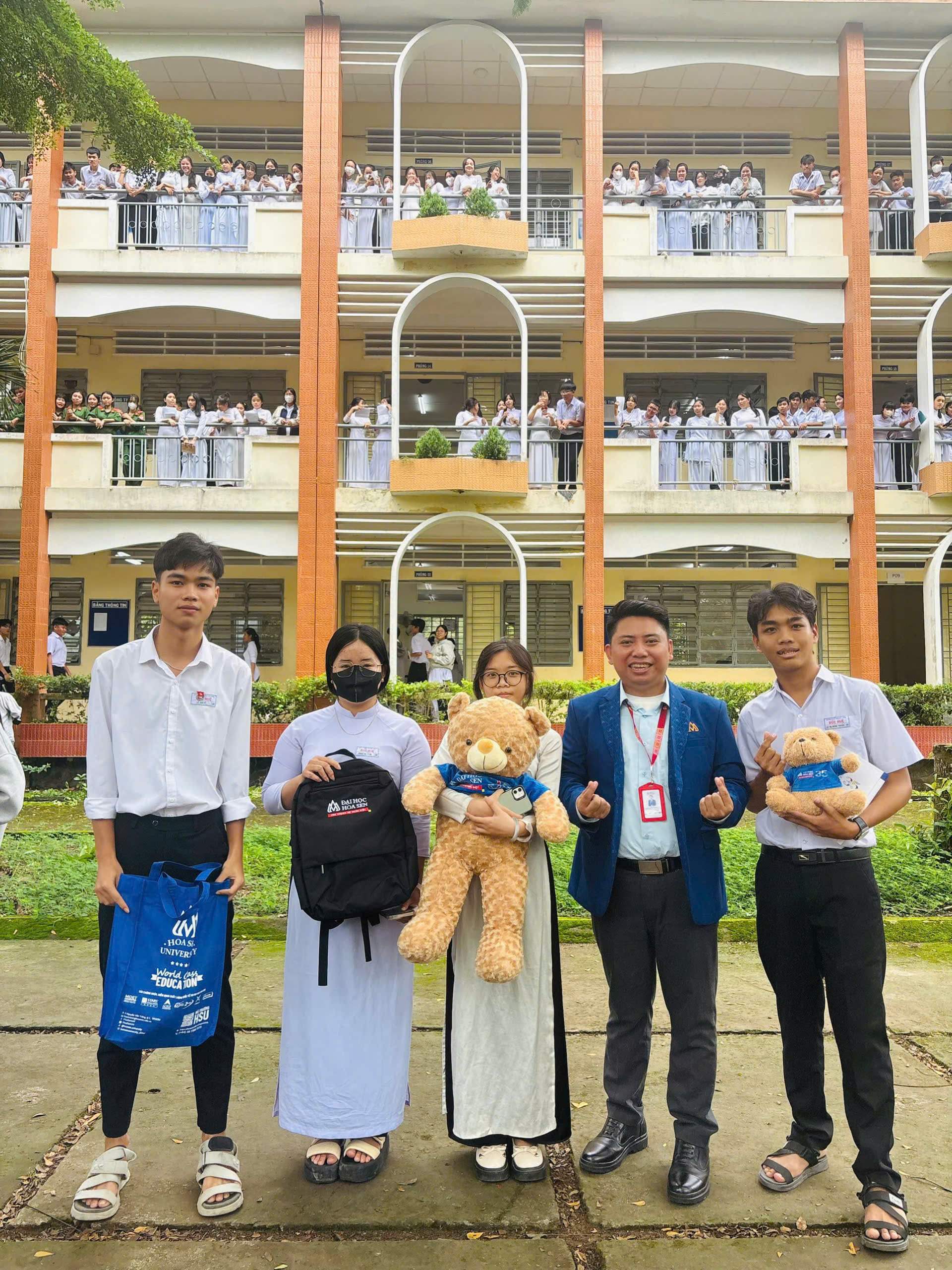 HSU đồng hành cùng học sinh THPT khu vực Tây Ninh qua hoạt động sáng tạo giờ ra chơi