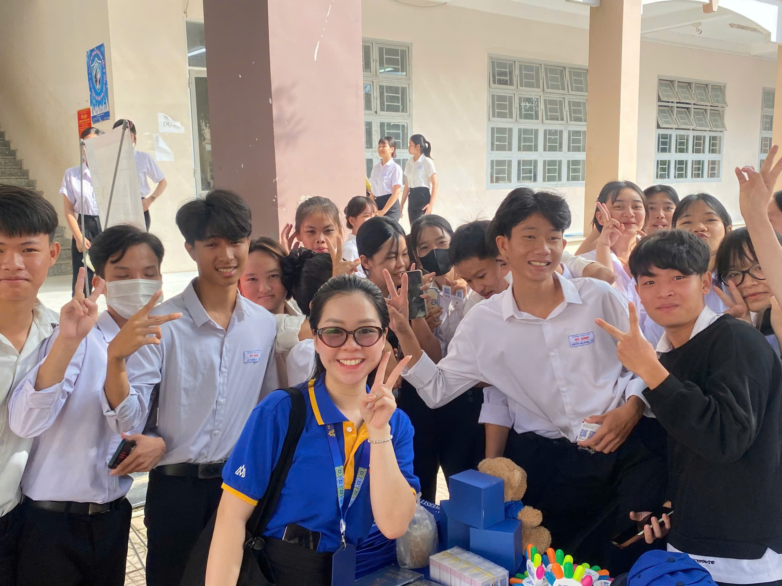 HSU đồng hành cùng học sinh THPT khu vực Tây Ninh qua hoạt động sáng tạo giờ ra chơi