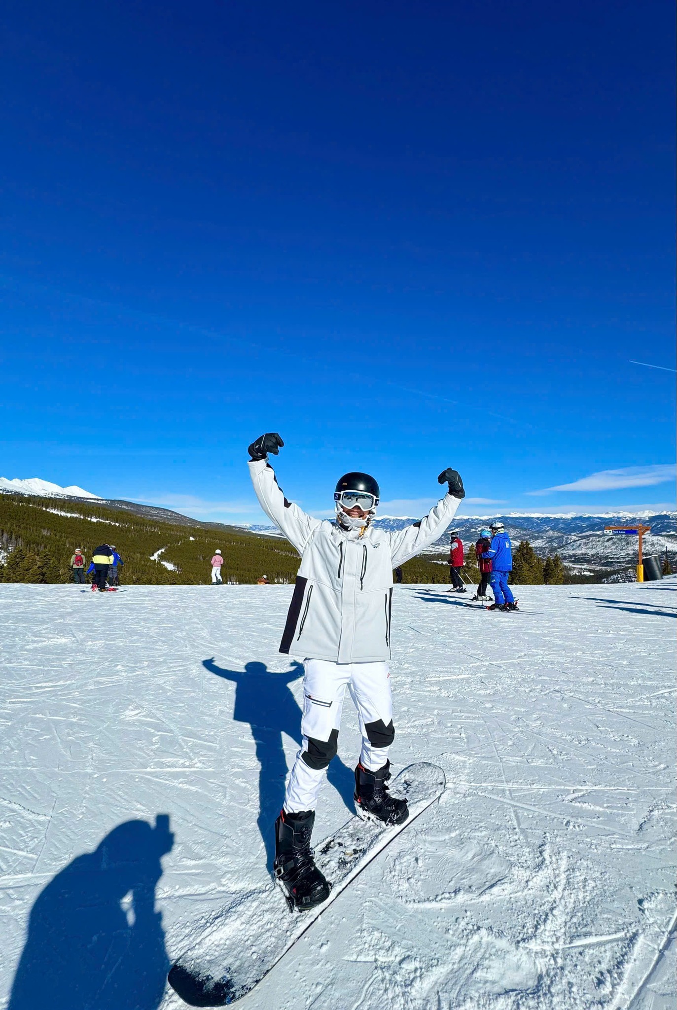 Không cần ngắm tuyết online, sinh viên Hoa Sen trải nghiệm mùa đông khắp năm châu