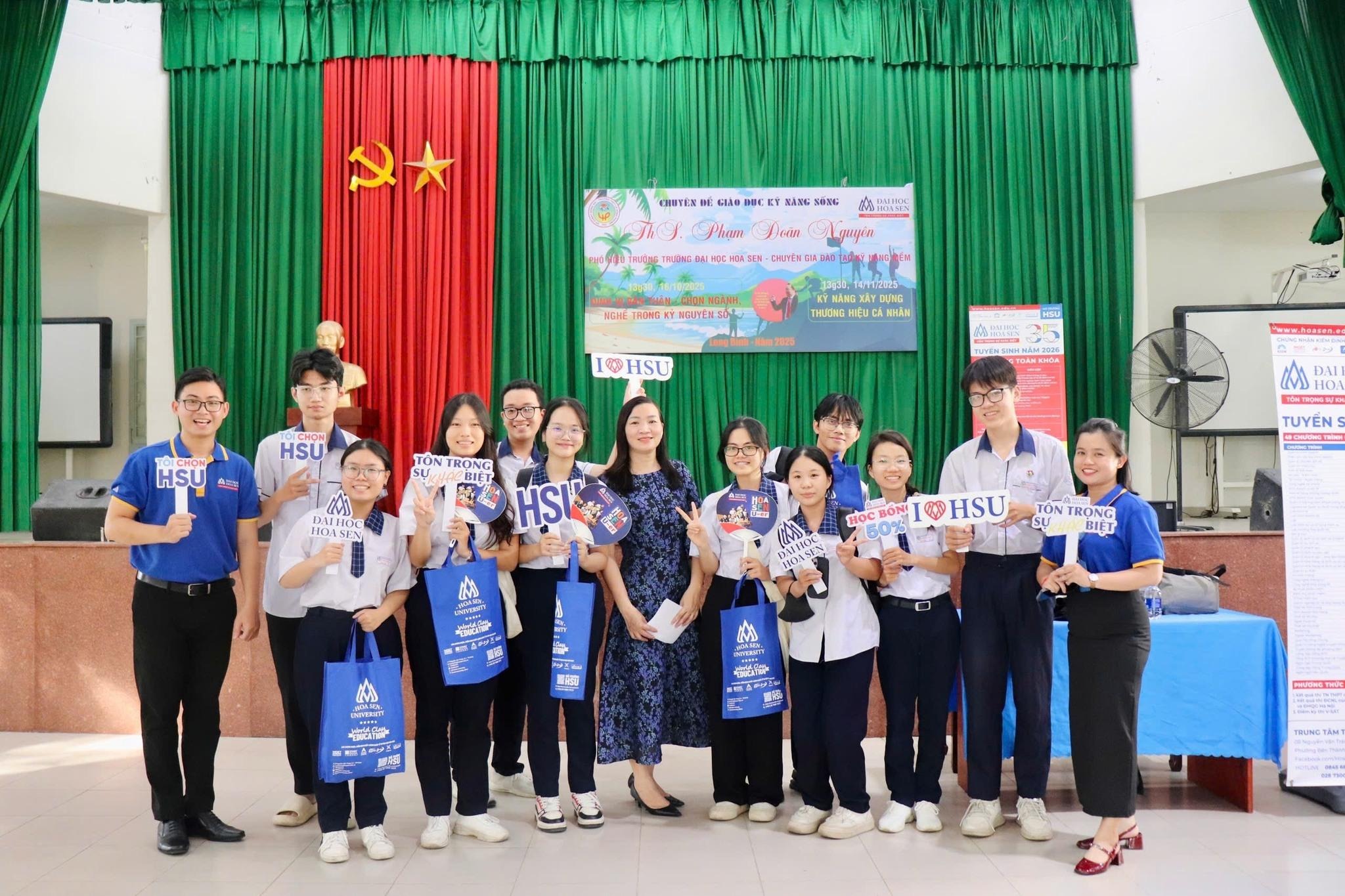 Cùng THPT Lê Hồng Phong trang bị hành trang tương lai học sinh