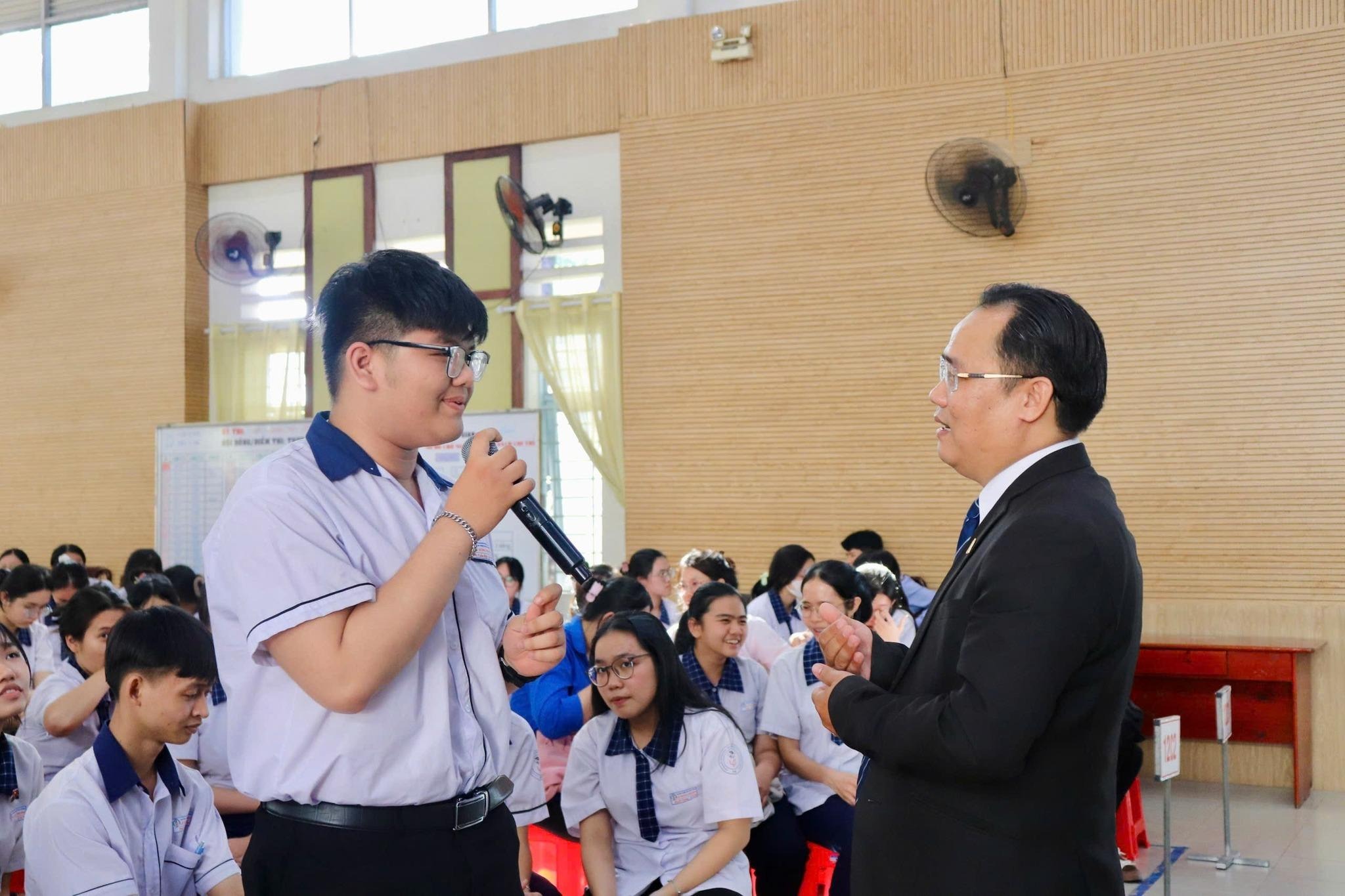 Cùng THPT Lê Hồng Phong trang bị hành trang tương lai học sinh