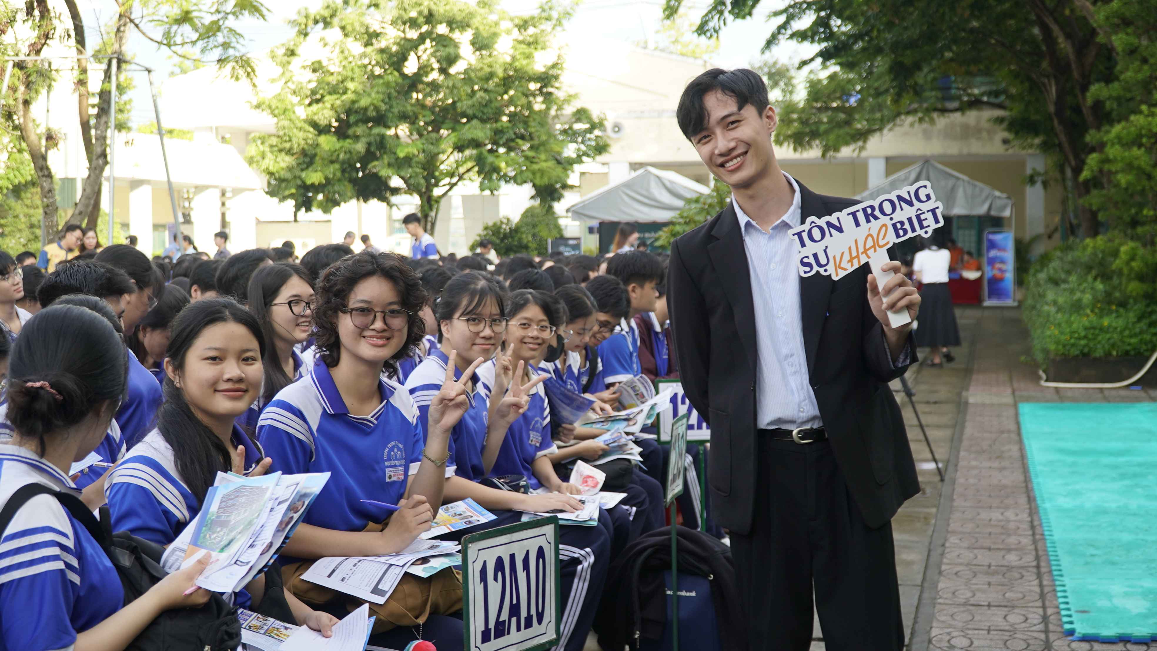 Nên chọn ngành học theo đam mê hay theo xu hướng việc làm?