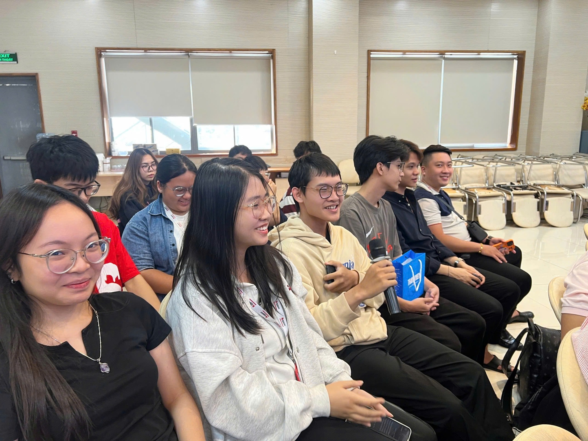 Sinh viên DMU–HSU học thực chiến tại Báo Thanh Niên