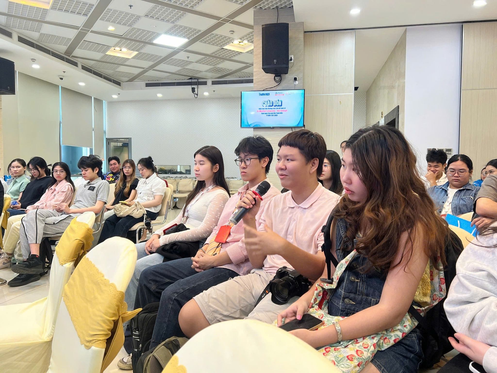 Sinh viên DMU–HSU học thực chiến tại Báo Thanh Niên