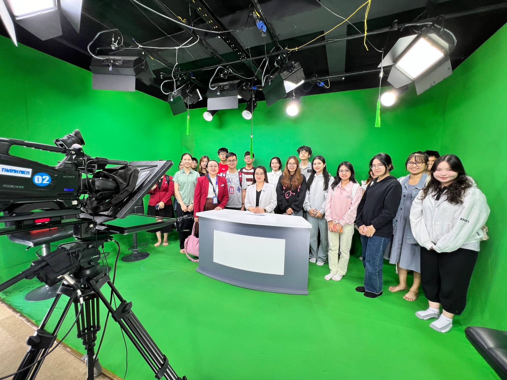 Sinh viên DMU–HSU học thực chiến tại Báo Thanh Niên