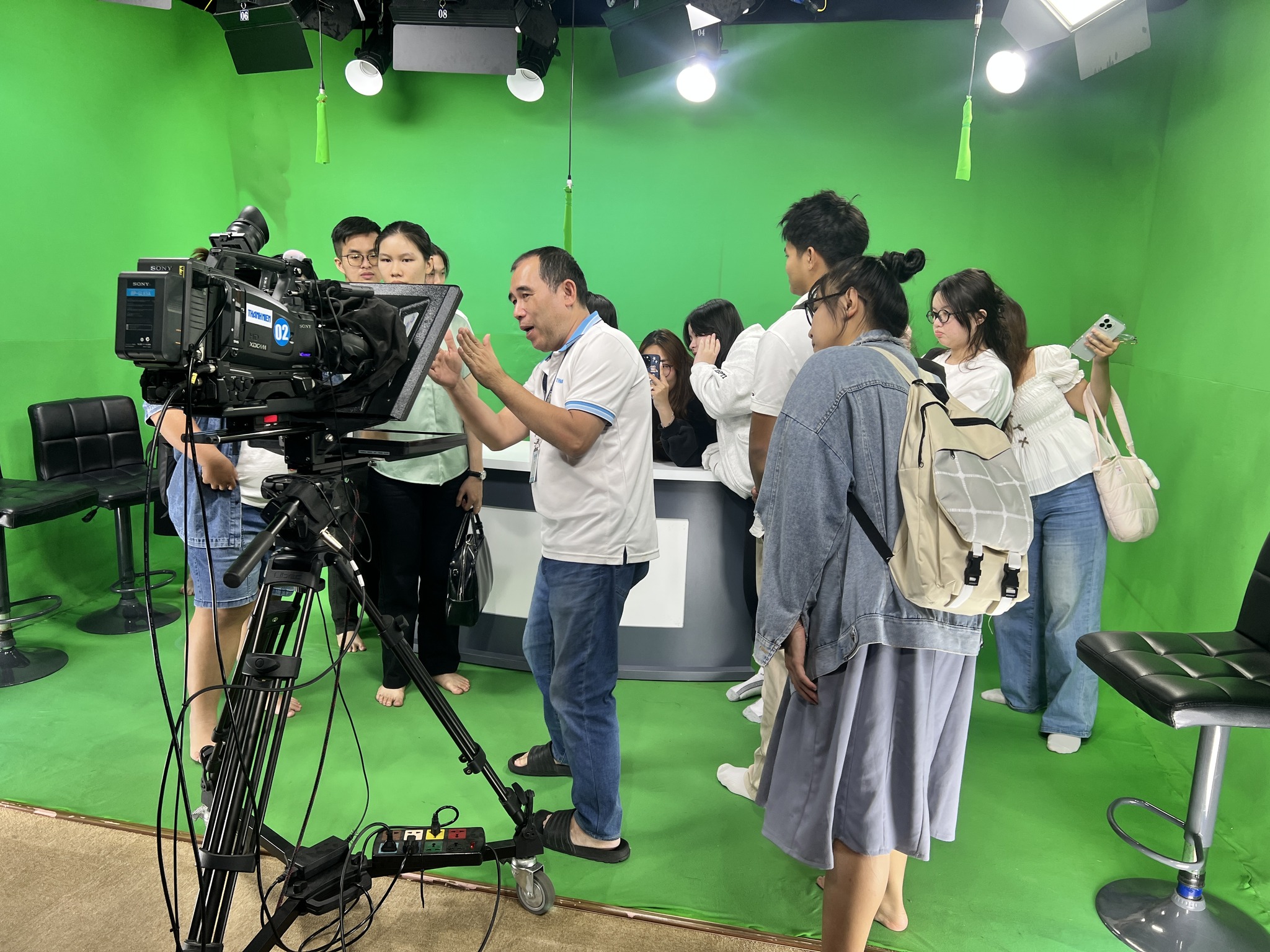 Sinh viên DMU–HSU học thực chiến tại Báo Thanh Niên