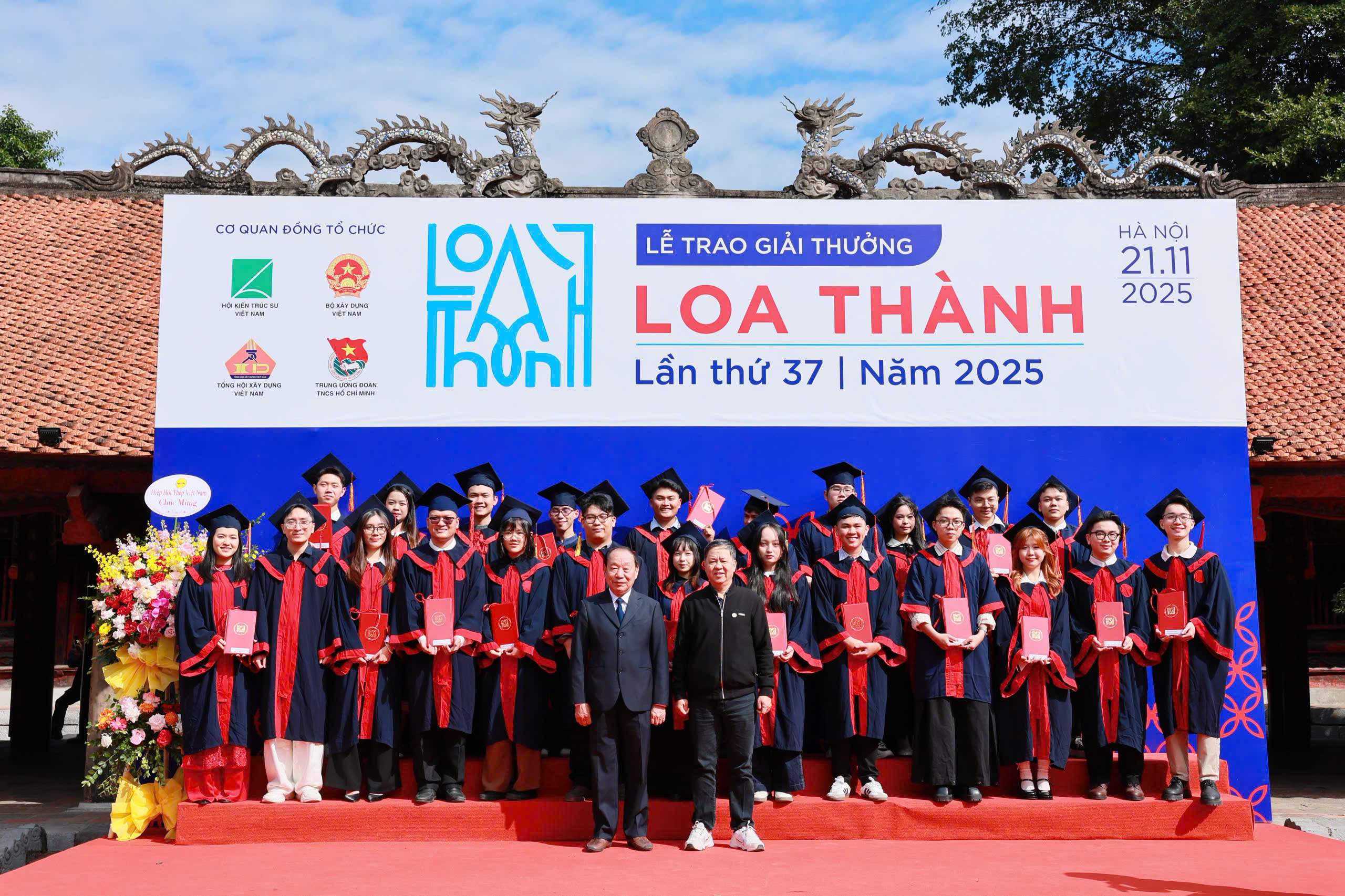 Sinh viên HSU được vinh danh tại Lễ trao Giải thưởng Loa Thành 2025