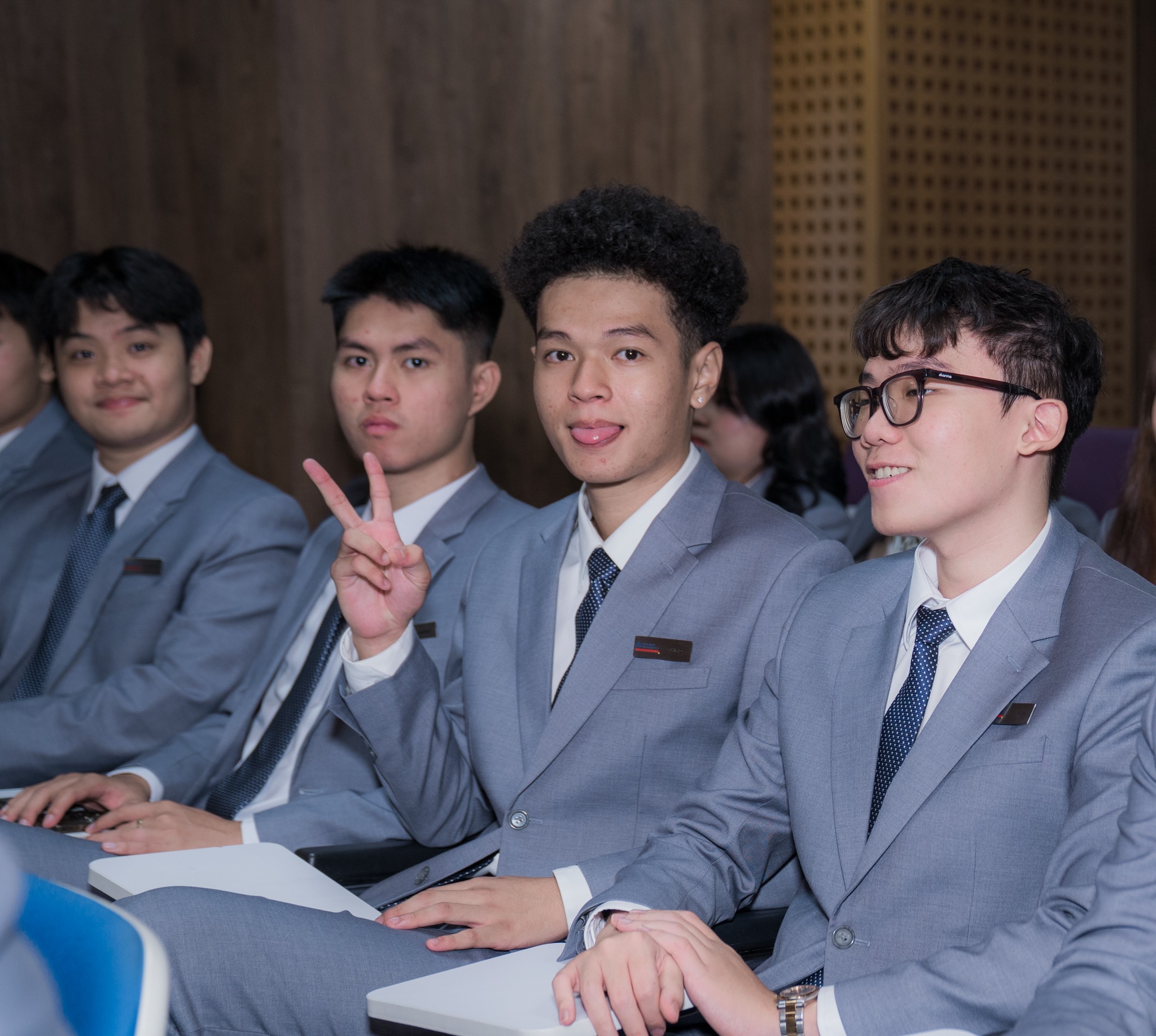 Sinh viên Hoa Sen Elite gặp gỡ Hiệu trưởng Swiss Hotel Management School