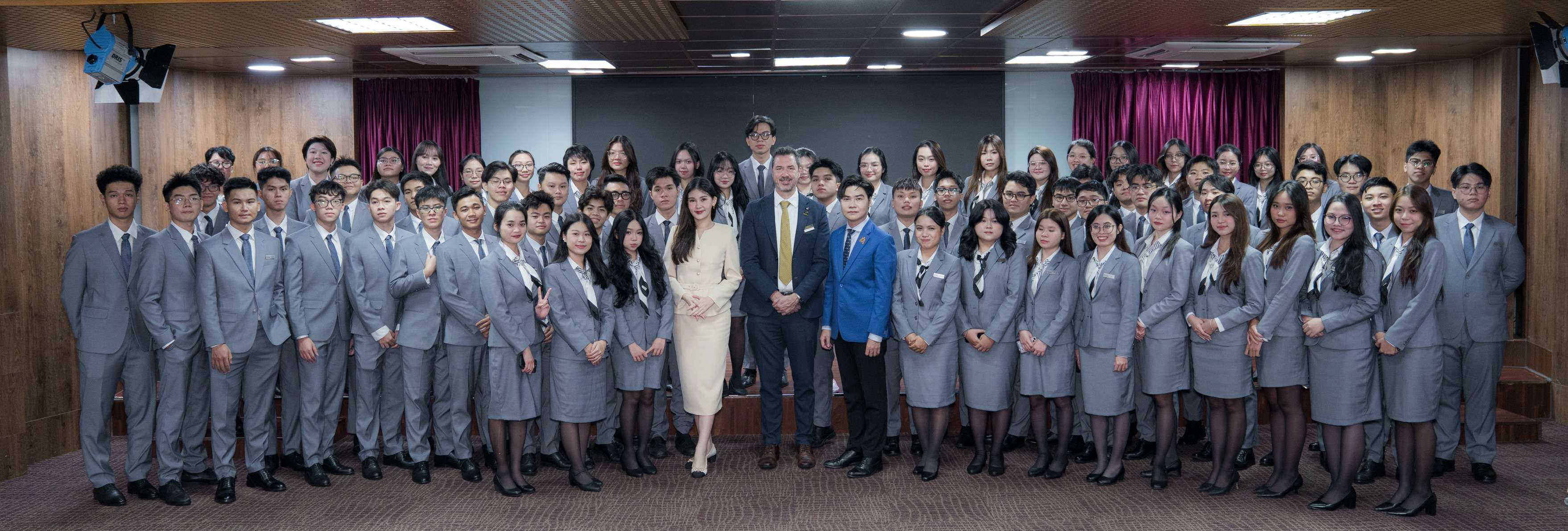 Sinh viên Hoa Sen Elite gặp gỡ Hiệu trưởng Swiss Hotel Management School