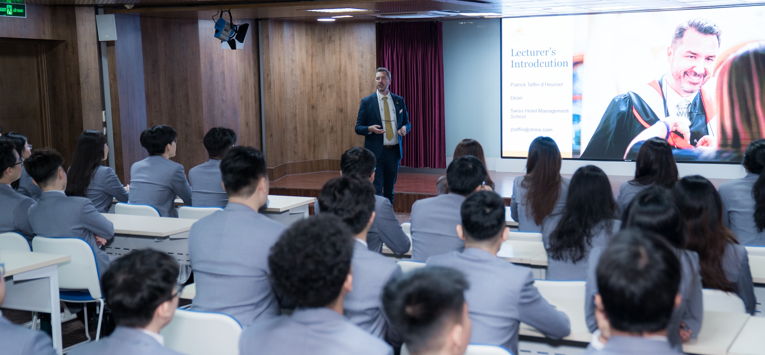 Sinh viên Hoa Sen Elite gặp gỡ Hiệu trưởng Swiss Hotel Management School