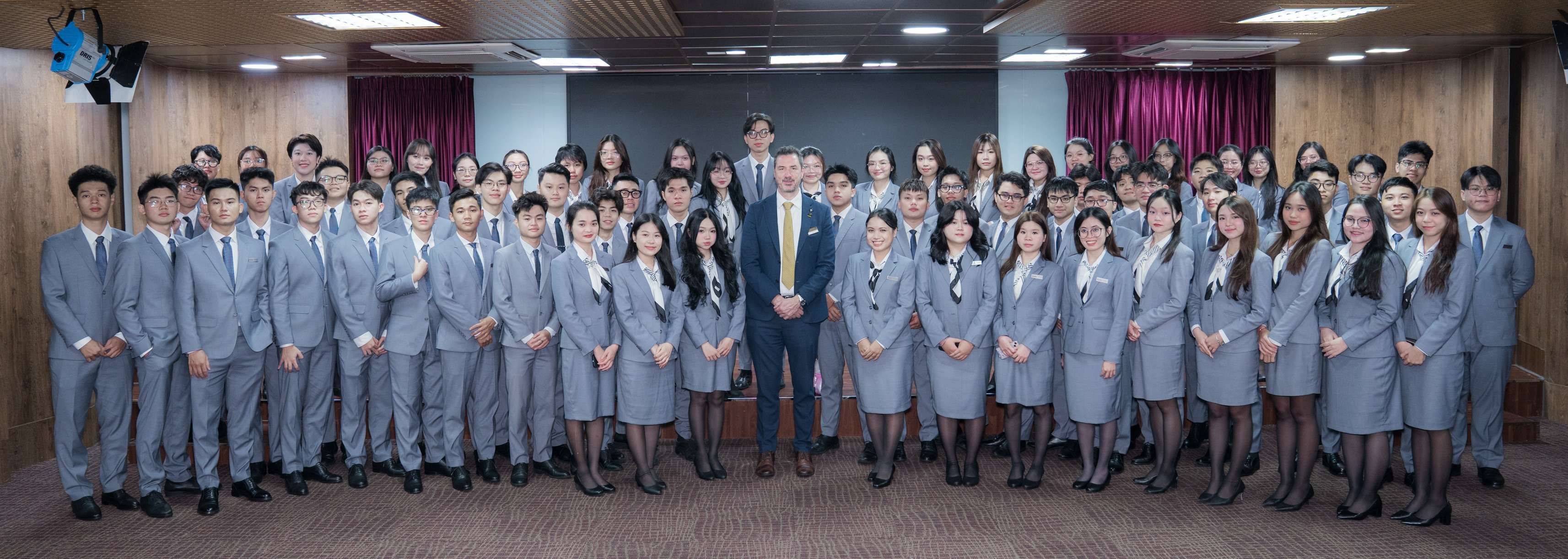 Sinh viên Hoa Sen Elite gặp gỡ Hiệu trưởng Swiss Hotel Management School