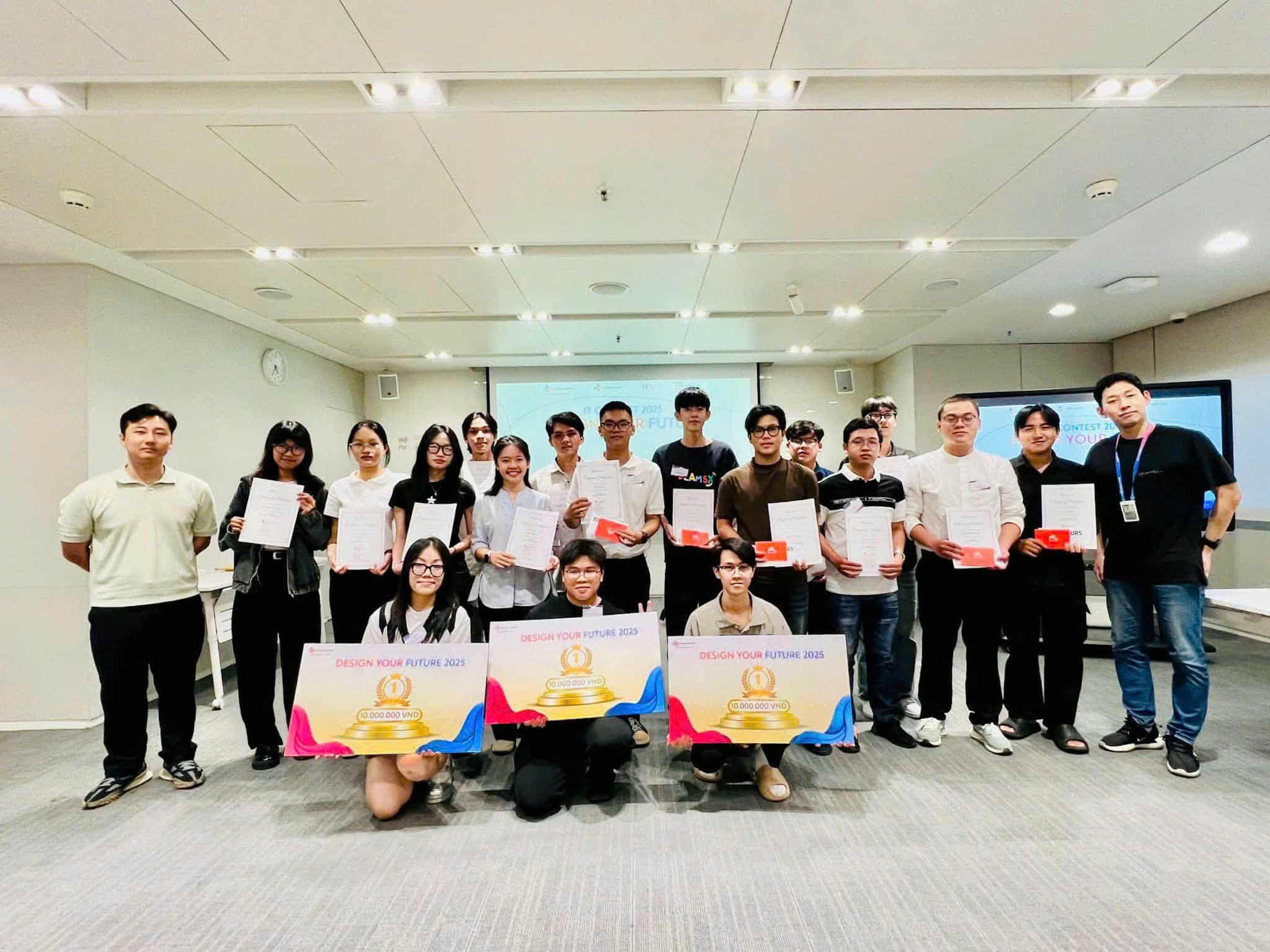 Sinh viên Ngành Thiết kế đồ họa giành Giải Nhì cuộc thi “Design Your Future 2025”